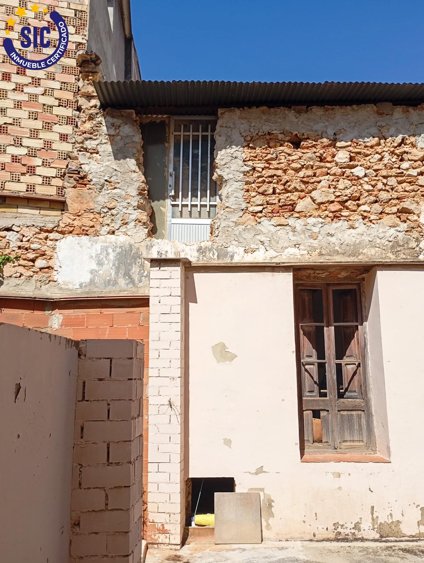 Encantadora casa de pueblo en Simat de la Valldigna con gran potencial de reforma