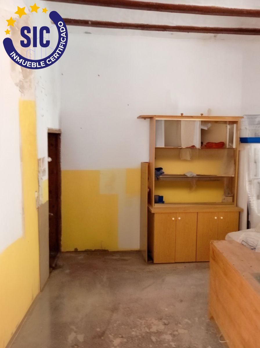 Encantadora casa de pueblo en Simat de la Valldigna con gran potencial de reforma