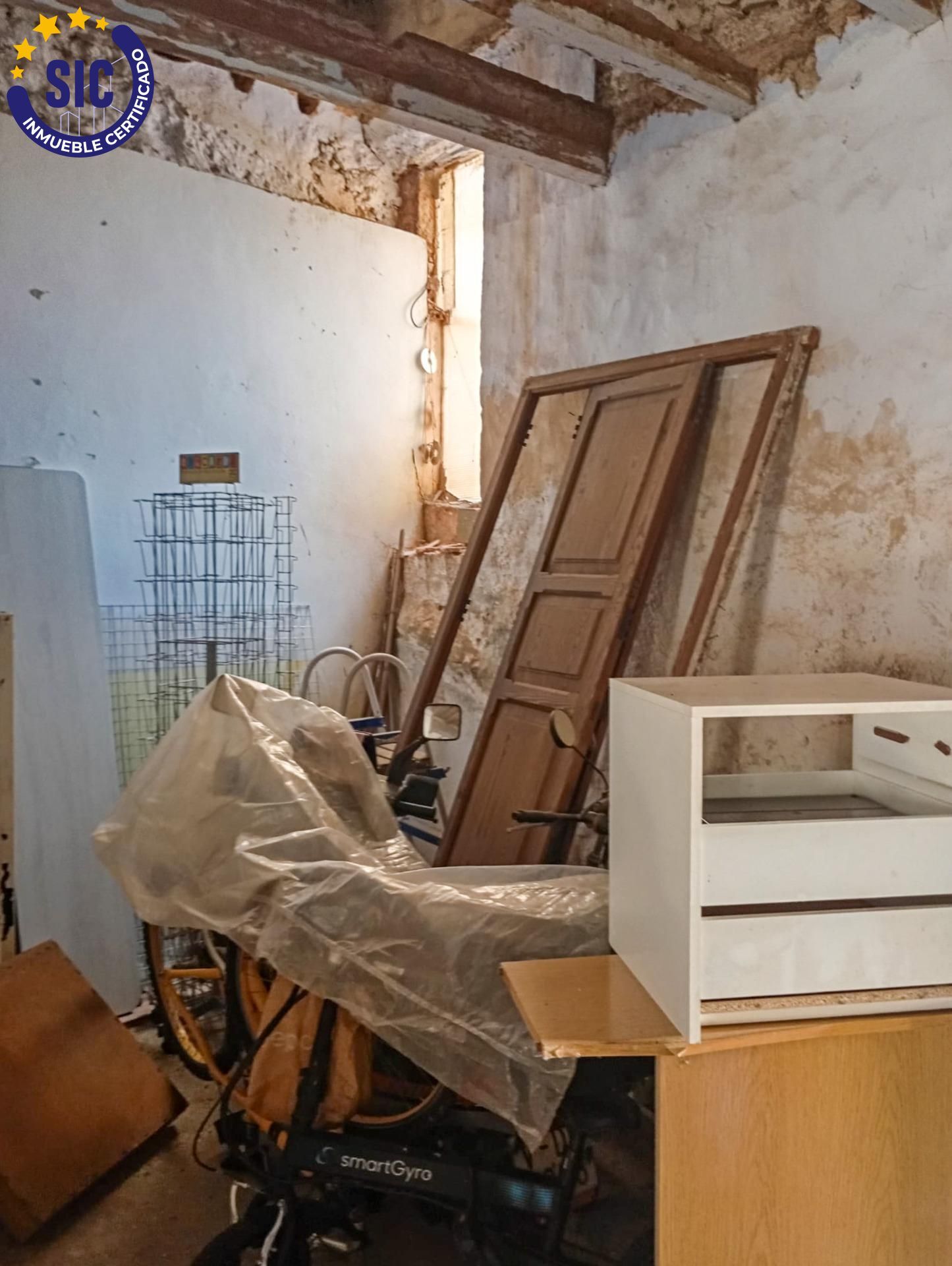 Encantadora casa de pueblo en Simat de la Valldigna con gran potencial de reforma