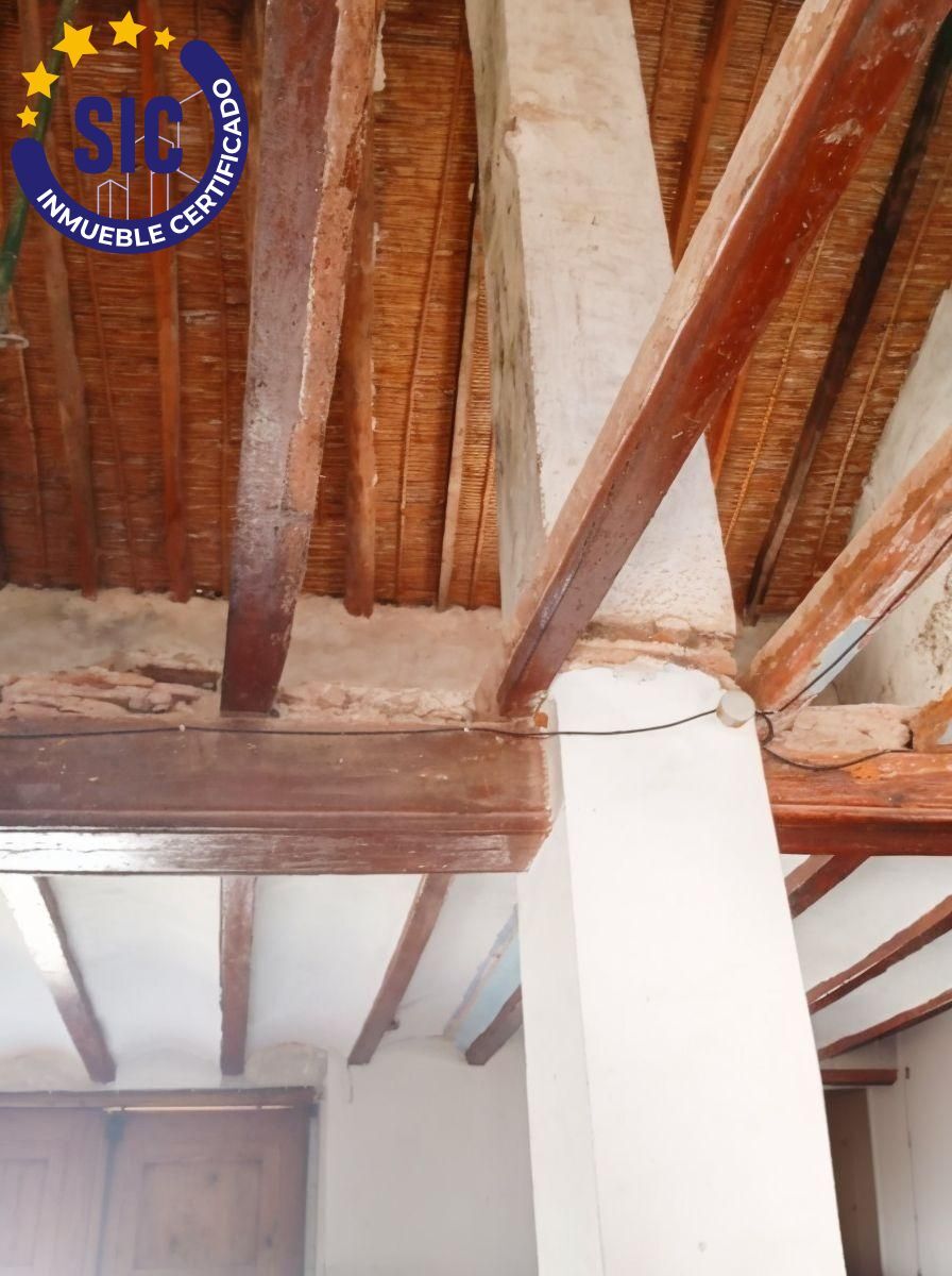 Encantadora casa de pueblo en Simat de la Valldigna con gran potencial de reforma