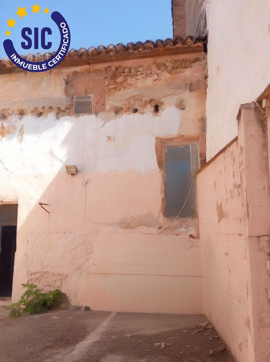 Encantadora casa de pueblo en Simat de la Valldigna con gran potencial de reforma