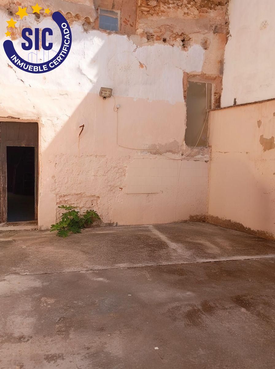 Encantadora casa de pueblo en Simat de la Valldigna con gran potencial de reforma