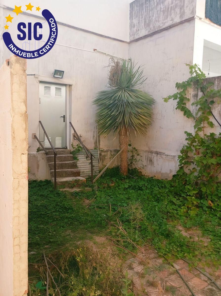 Encantadora casa de pueblo en Simat de la Valldigna con gran potencial de reforma