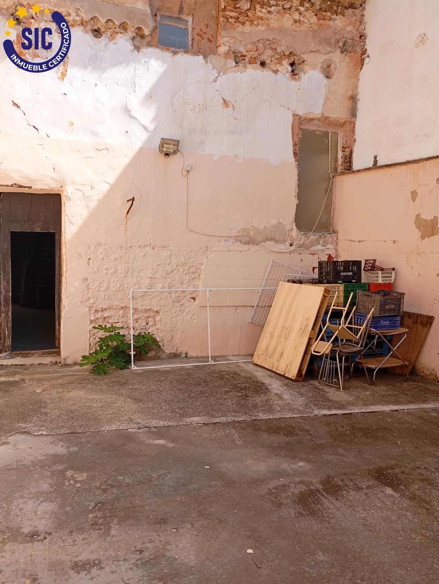 Encantadora casa de pueblo en Simat de la Valldigna con gran potencial de reforma