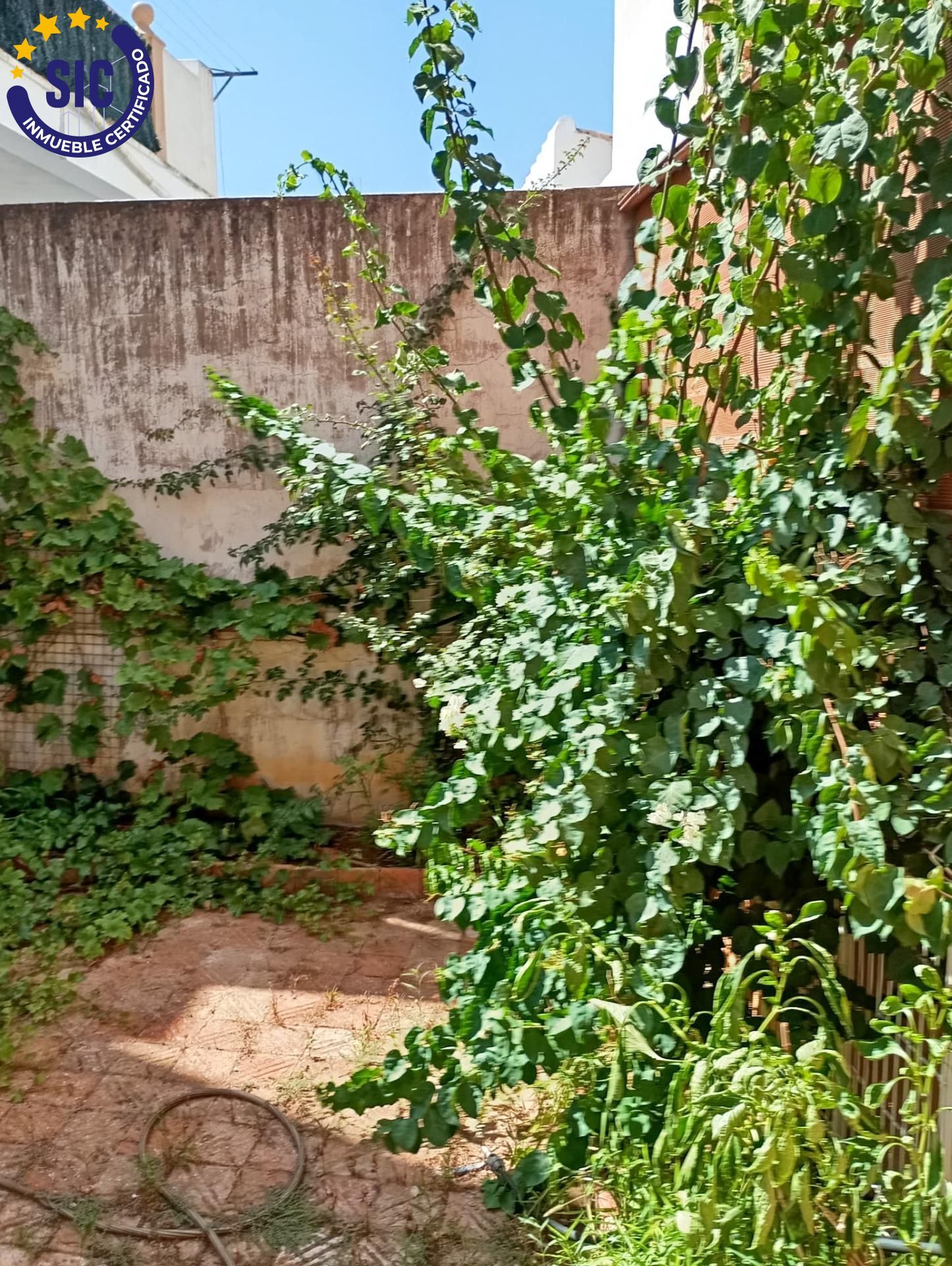 Encantadora casa de pueblo en Simat de la Valldigna con gran potencial de reforma