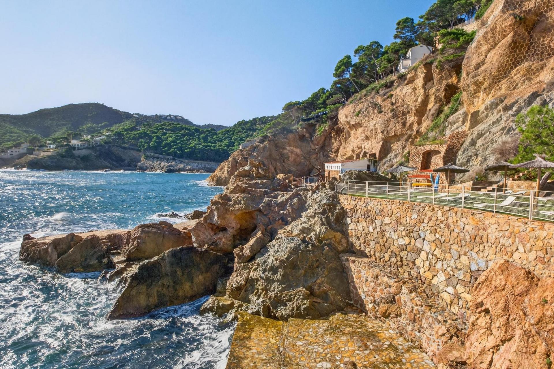 Apartamento en el complejo de lujo en Cap Sa Sal (Begur) con vistas al mar