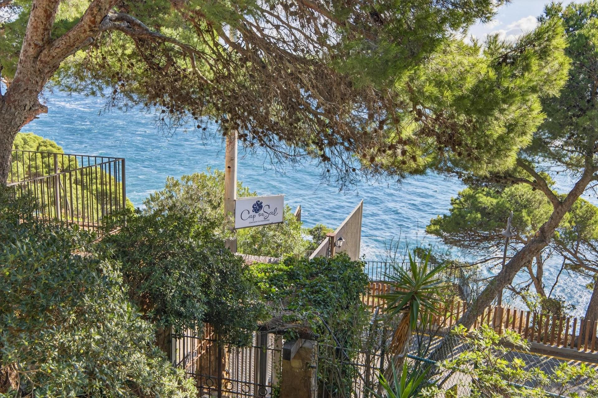 Apartamento en el complejo de lujo en Cap Sa Sal (Begur) con vistas al mar