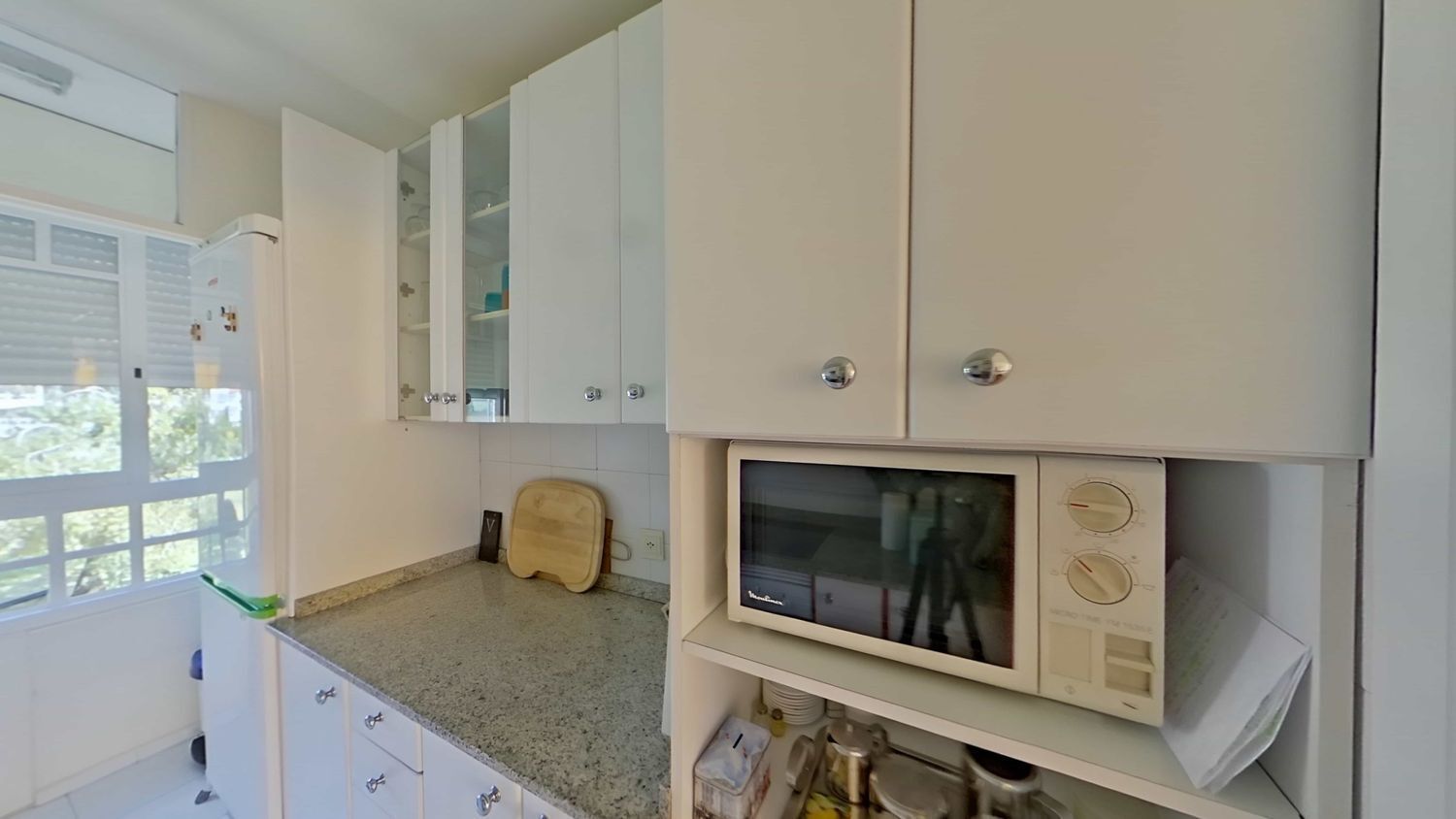 Exclusivo Piso en la Isla de La Toja: Confort y Lujo en la Urbanización Os Rueiros