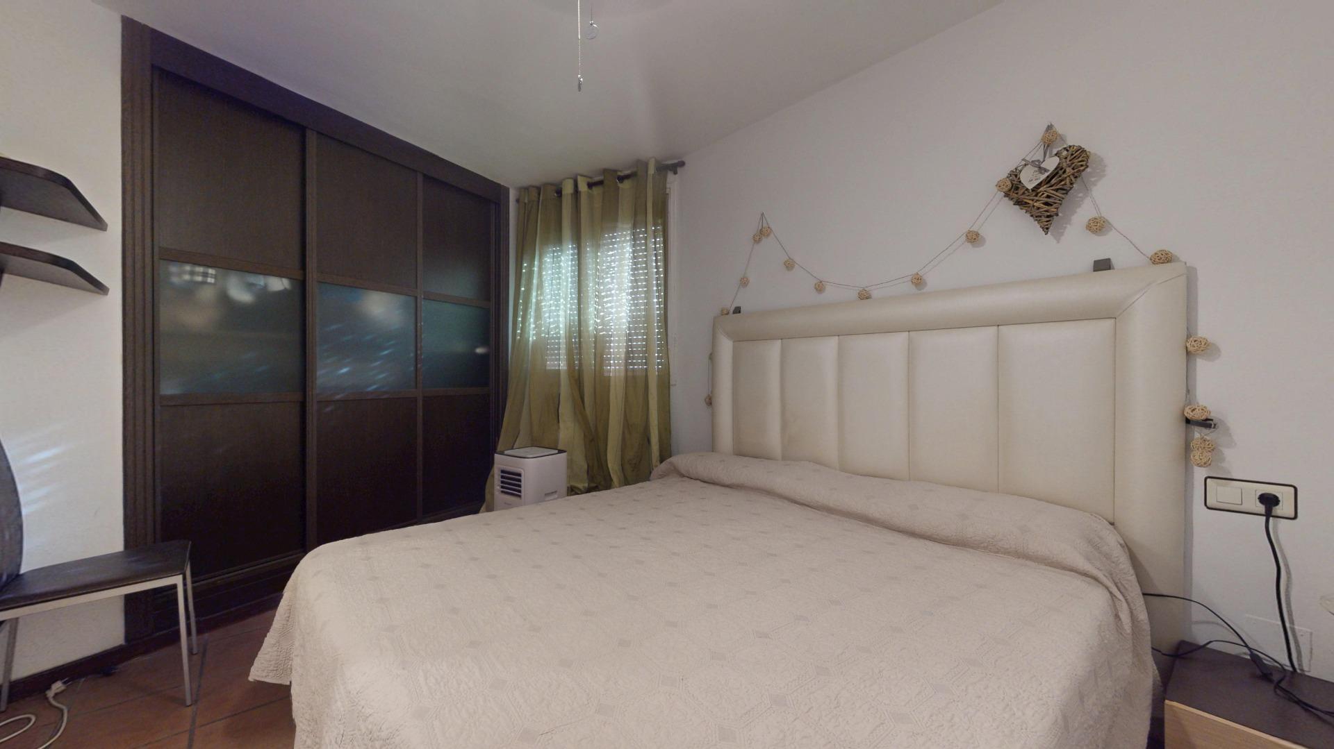 EXCLUSIVA: ESPECTACULAR PISO EN LAS LAGUNAS, CON GARAJE,TRASTERO Y PISCINA