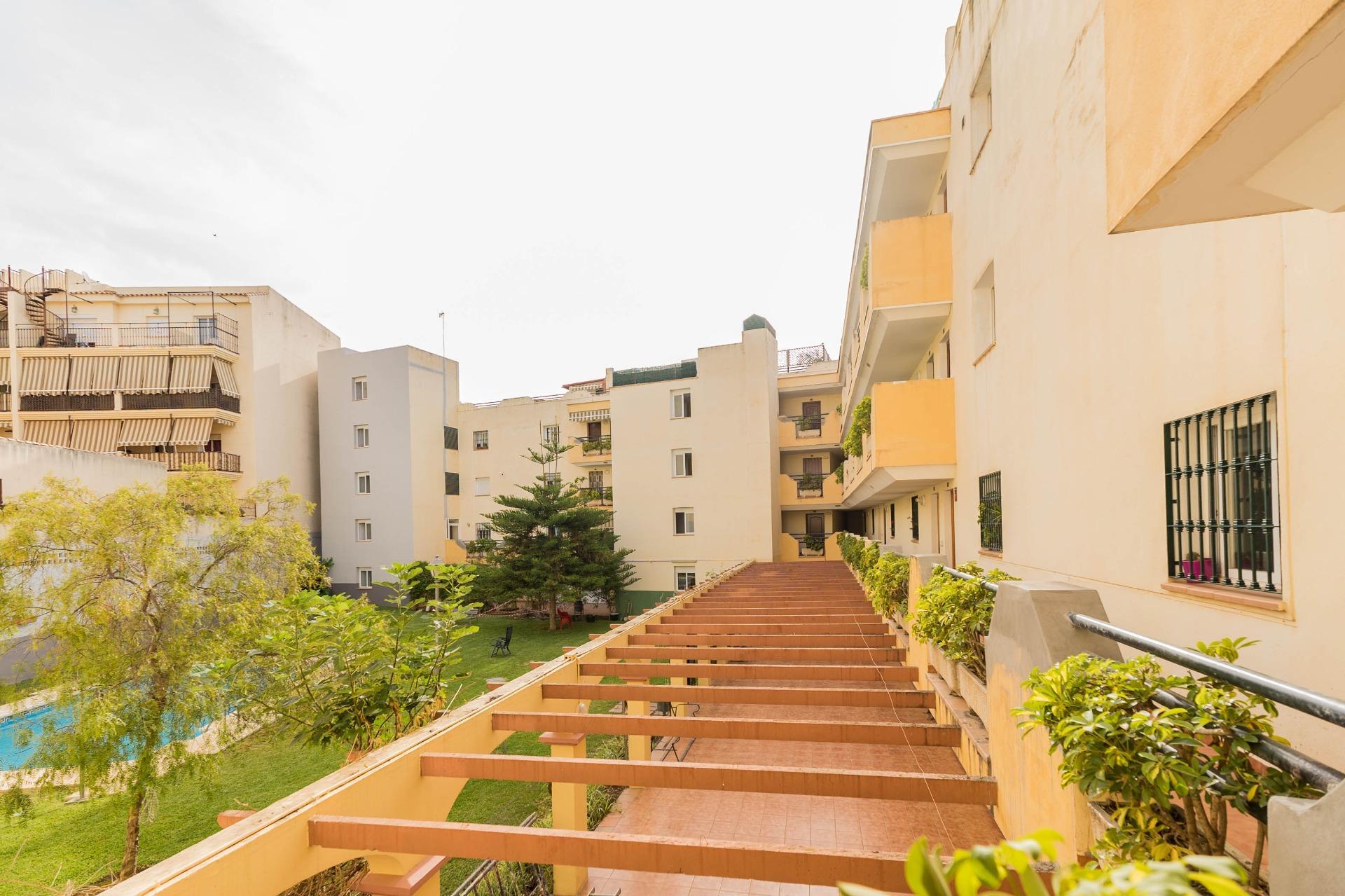 EXCLUSIVA: ESPECTACULAR PISO EN LAS LAGUNAS, CON GARAJE,TRASTERO Y PISCINA