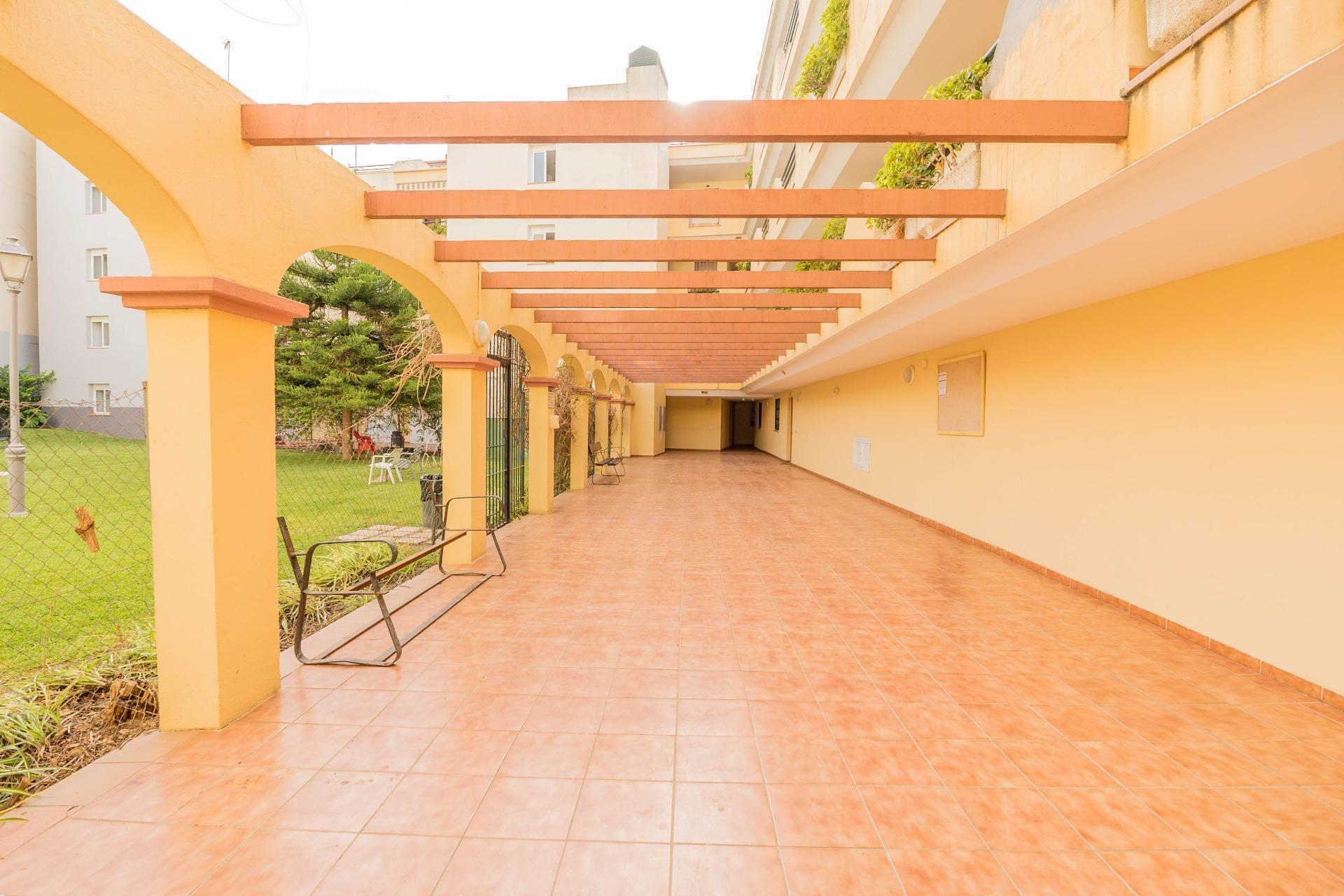 EXCLUSIVA: ESPECTACULAR PISO EN LAS LAGUNAS, CON GARAJE,TRASTERO Y PISCINA