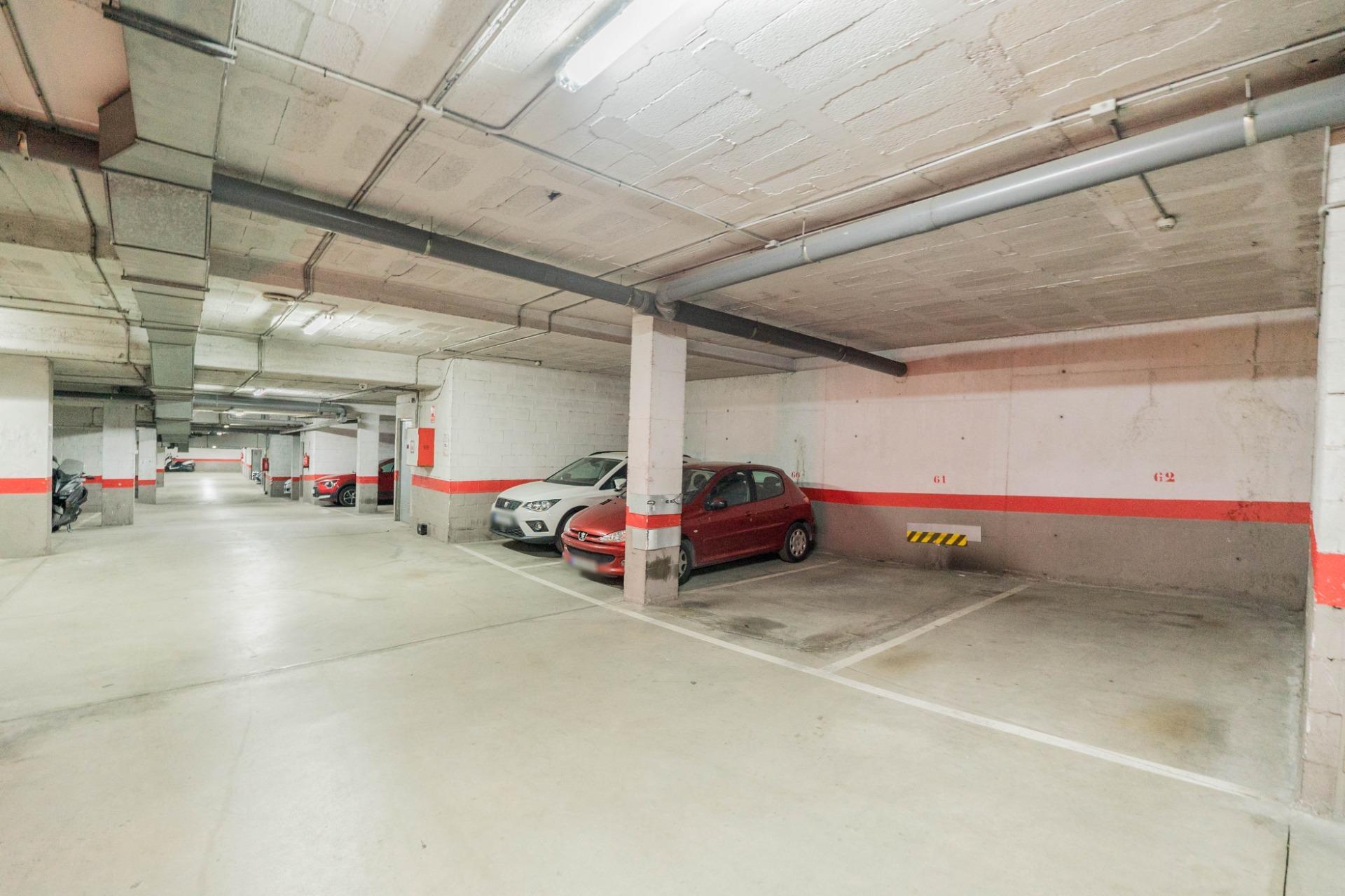 EXCLUSIVA: ESPECTACULAR PISO EN LAS LAGUNAS, CON GARAJE,TRASTERO Y PISCINA