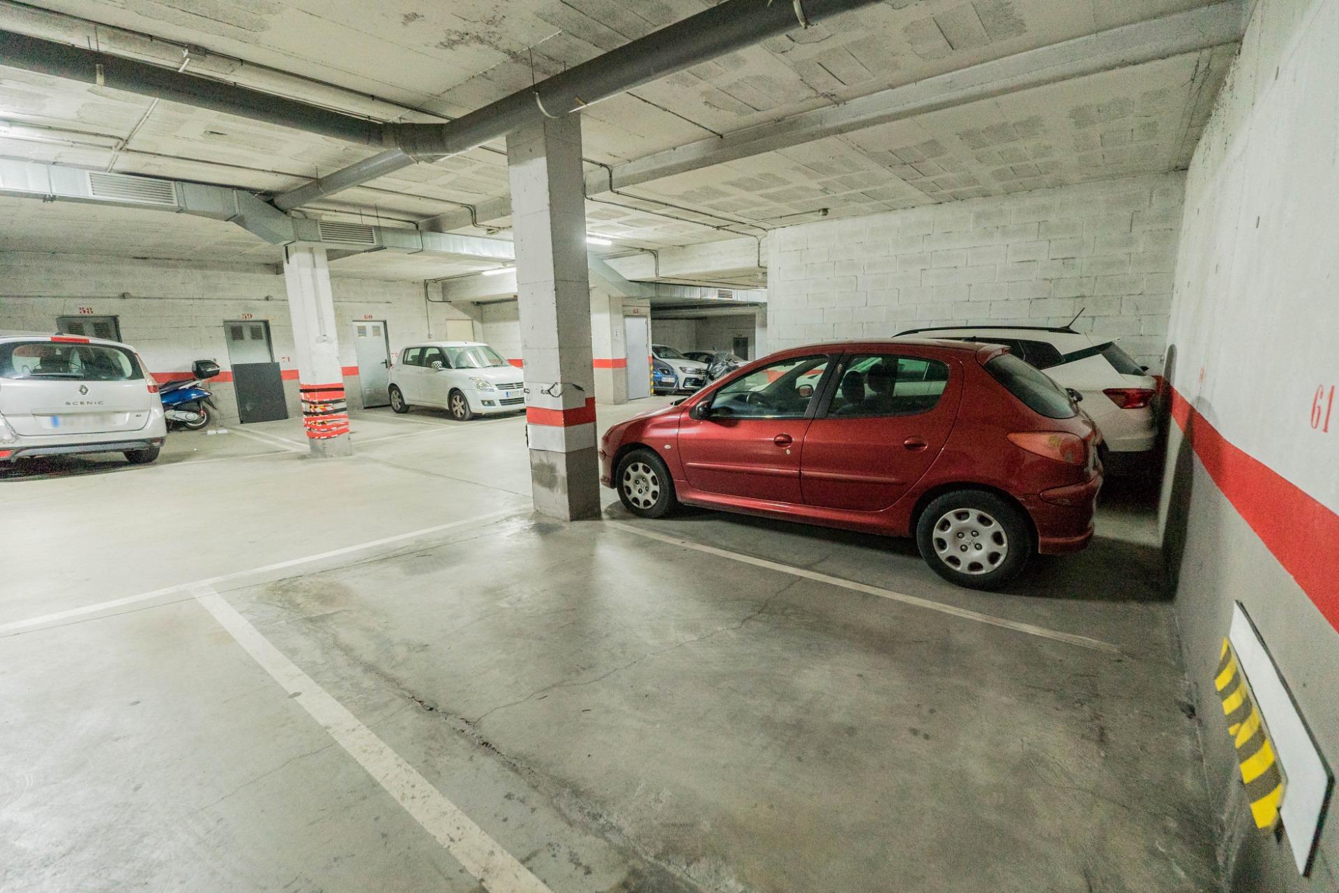 EXCLUSIVA: ESPECTACULAR PISO EN LAS LAGUNAS, CON GARAJE,TRASTERO Y PISCINA