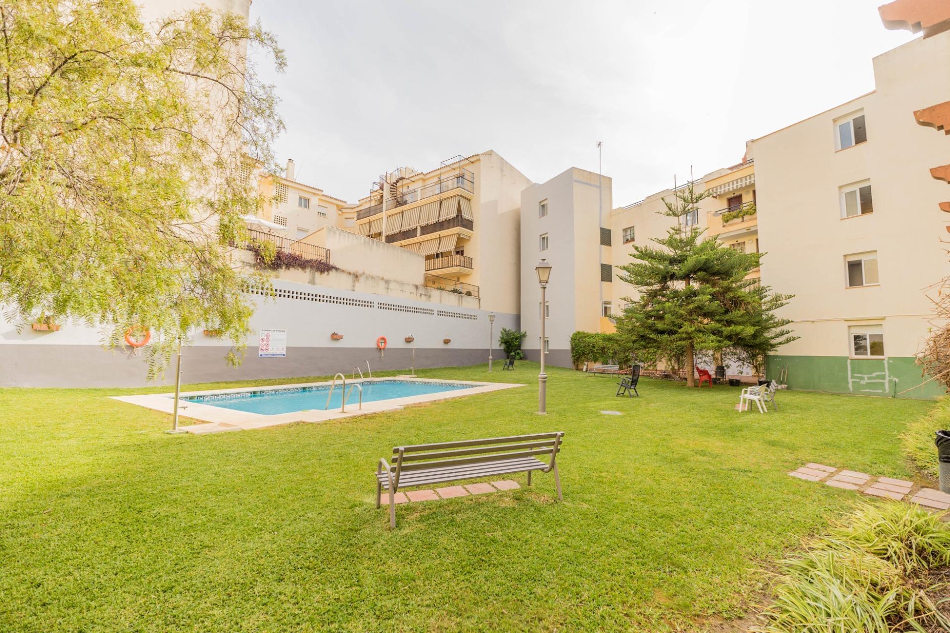 EXCLUSIVA: ESPECTACULAR PISO EN LAS LAGUNAS, CON GARAJE,TRASTERO Y PISCINA