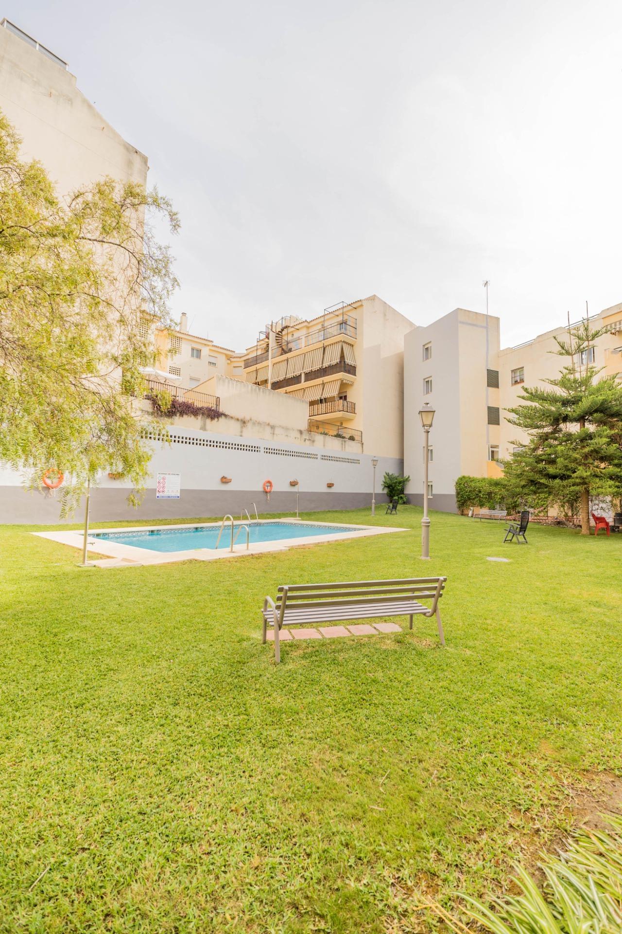 EXCLUSIVA: ESPECTACULAR PISO EN LAS LAGUNAS, CON GARAJE,TRASTERO Y PISCINA