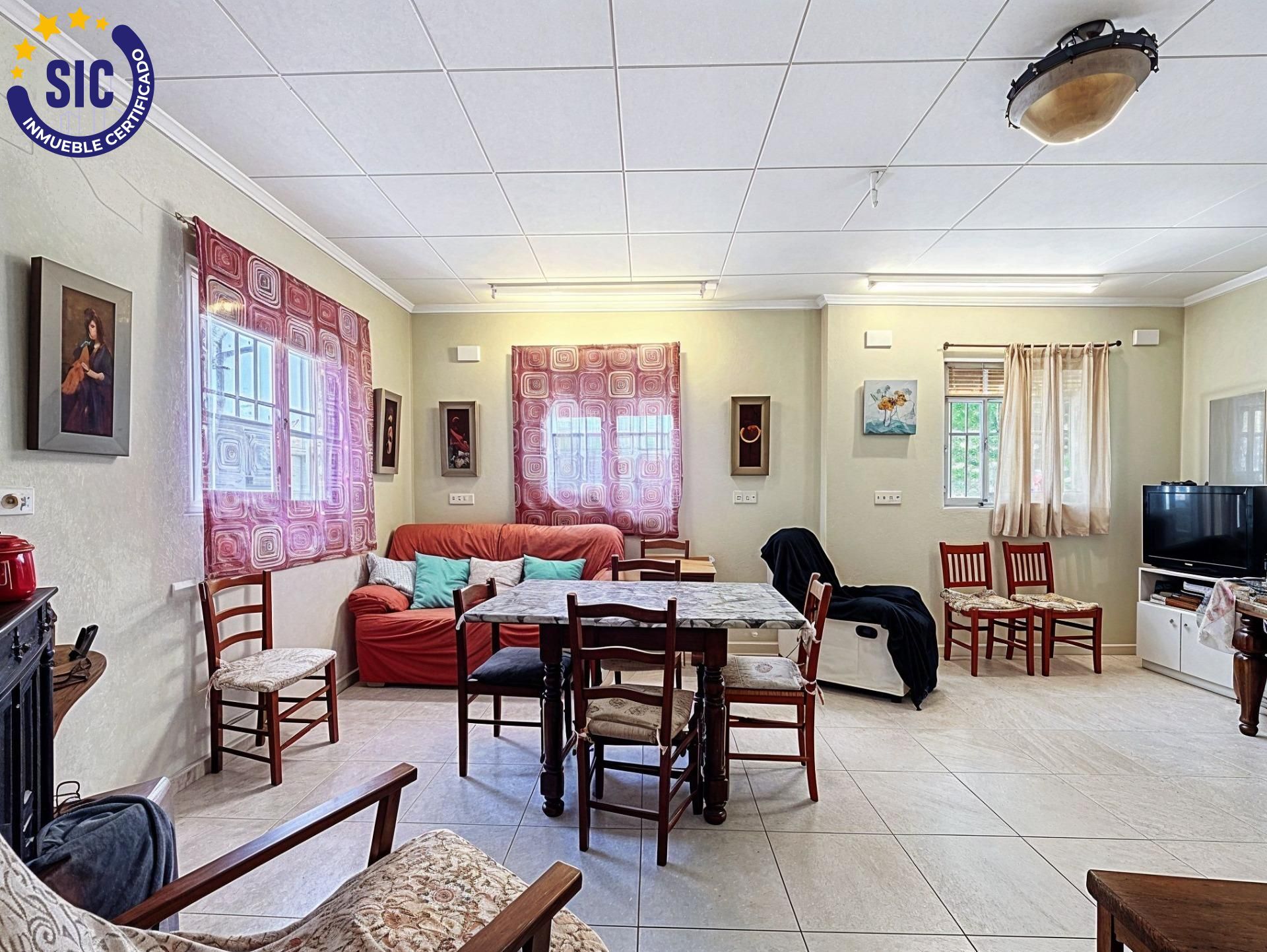 Vivienda con alma de granja y alma de proyecto