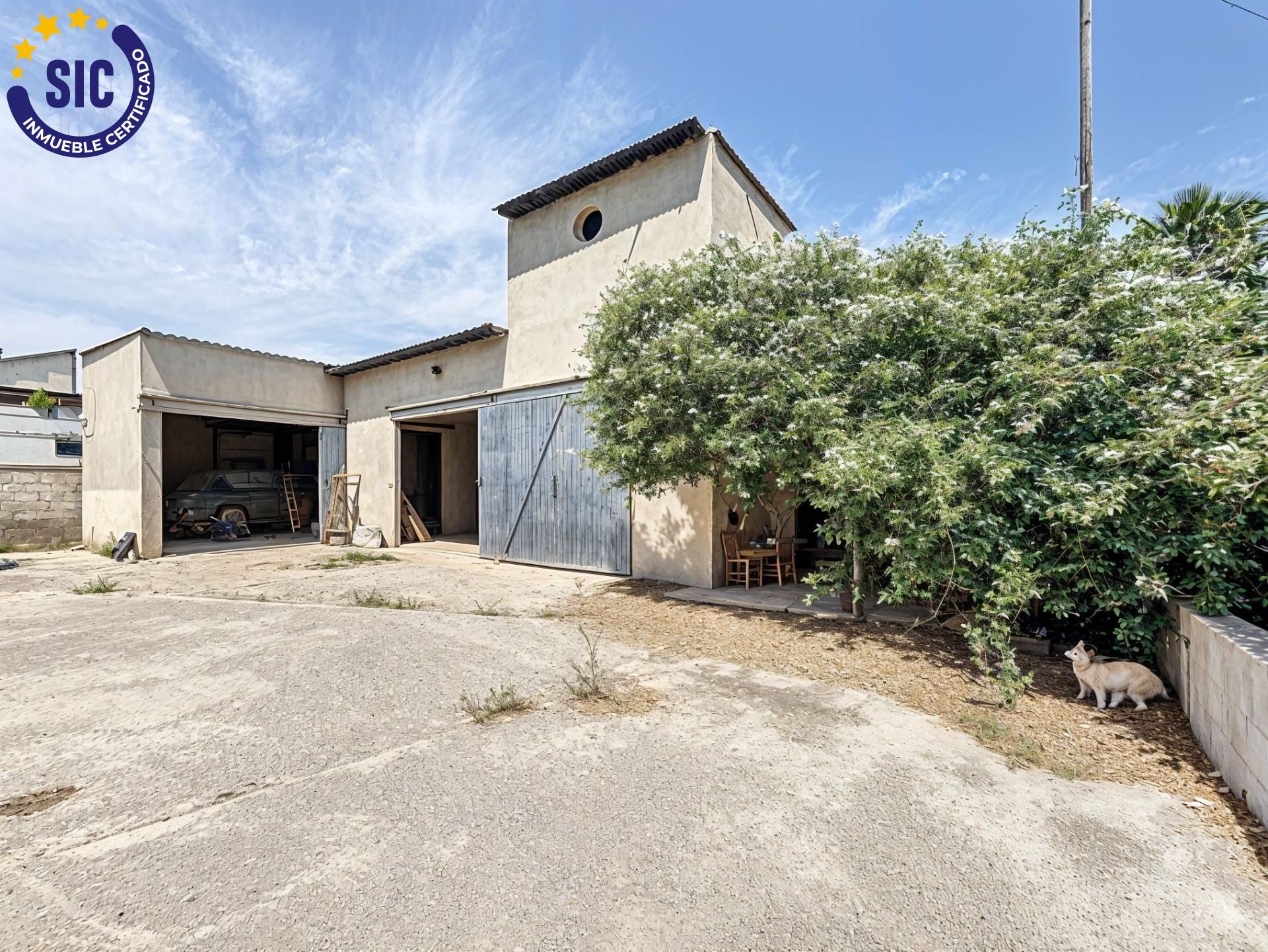 Vivienda con alma de granja y alma de proyecto