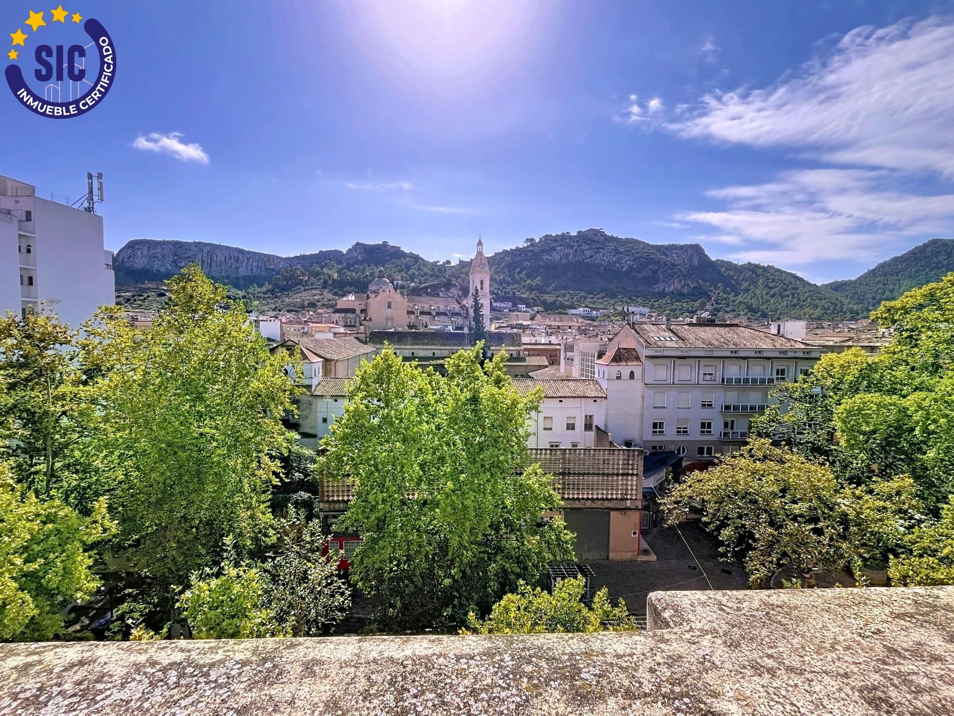 IMPRESIONANTE VIVIENDA EN XÀTIVA: 214 m² de Luz, Carácter y Vistas Panorámicas Únicas.
