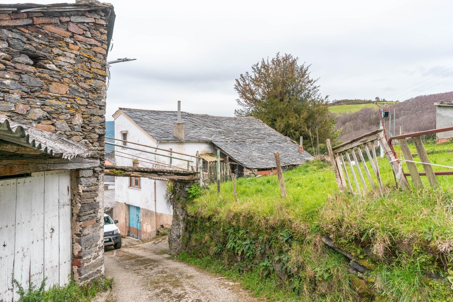 VISTAS INCREIBLES A UN PASO DE TODOS LOS SERVICIOS EN EL OCCIDENTE ASTURIANO