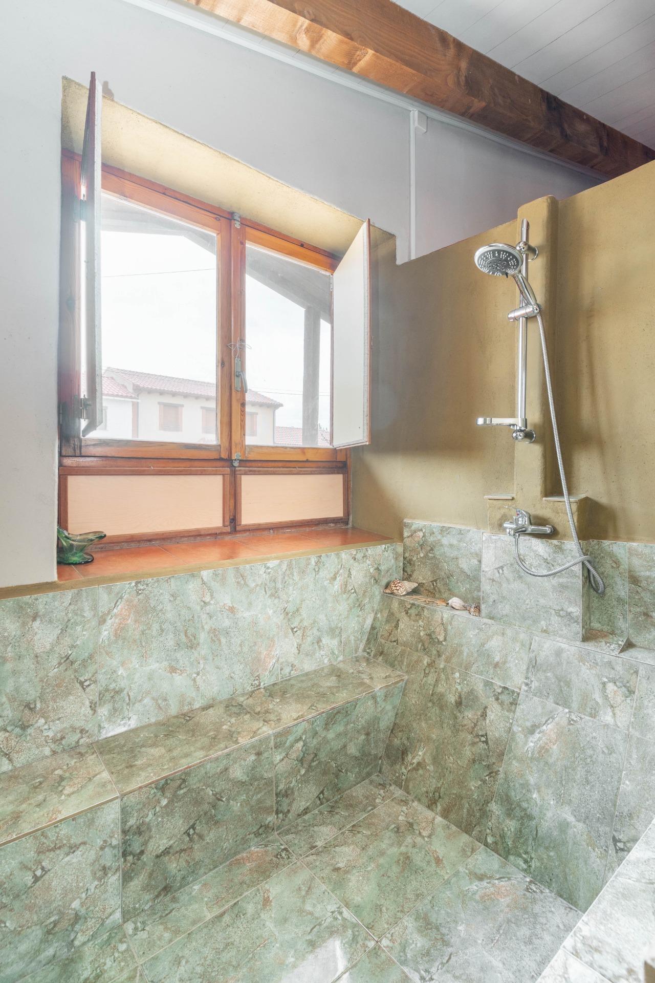 Remanso de paz en Valencia de Don Juan, con jardín y casa de invitados