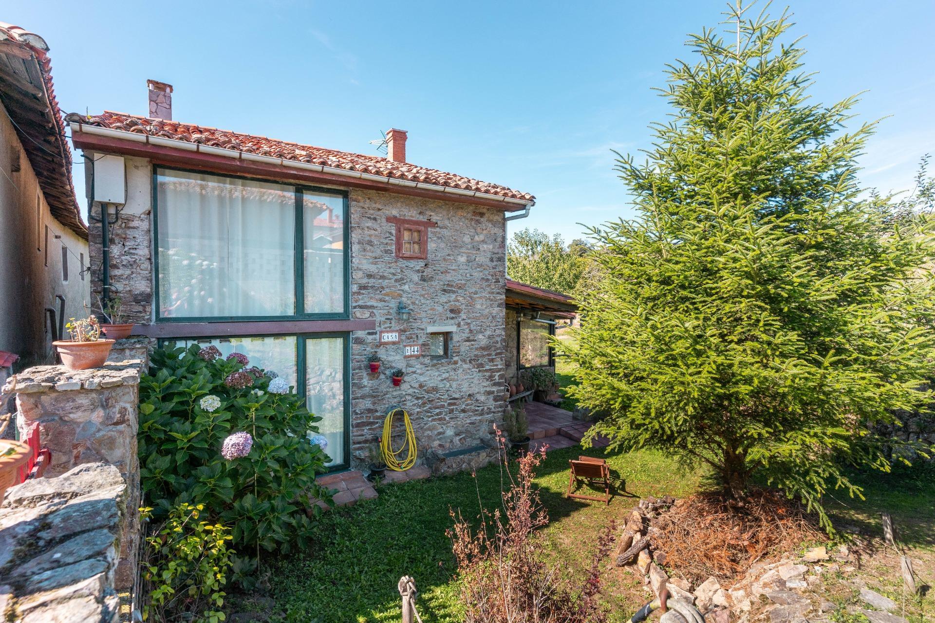 Encanto rural con alma asturiana ? Casa de piedra con vistas de ensueño en Loro (Pravia)