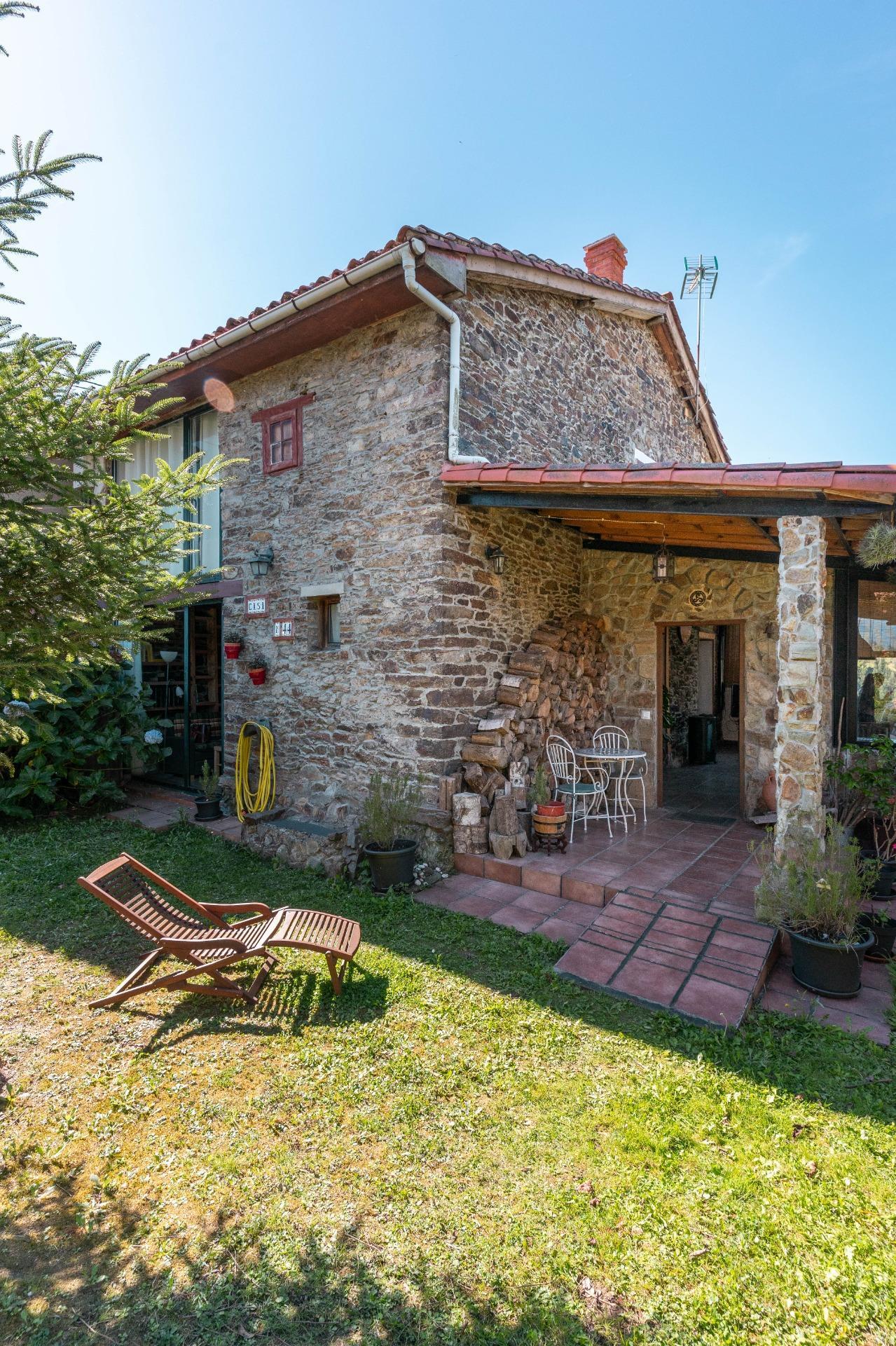 Encanto rural con alma asturiana ? Casa de piedra con vistas de ensueño en Loro (Pravia)