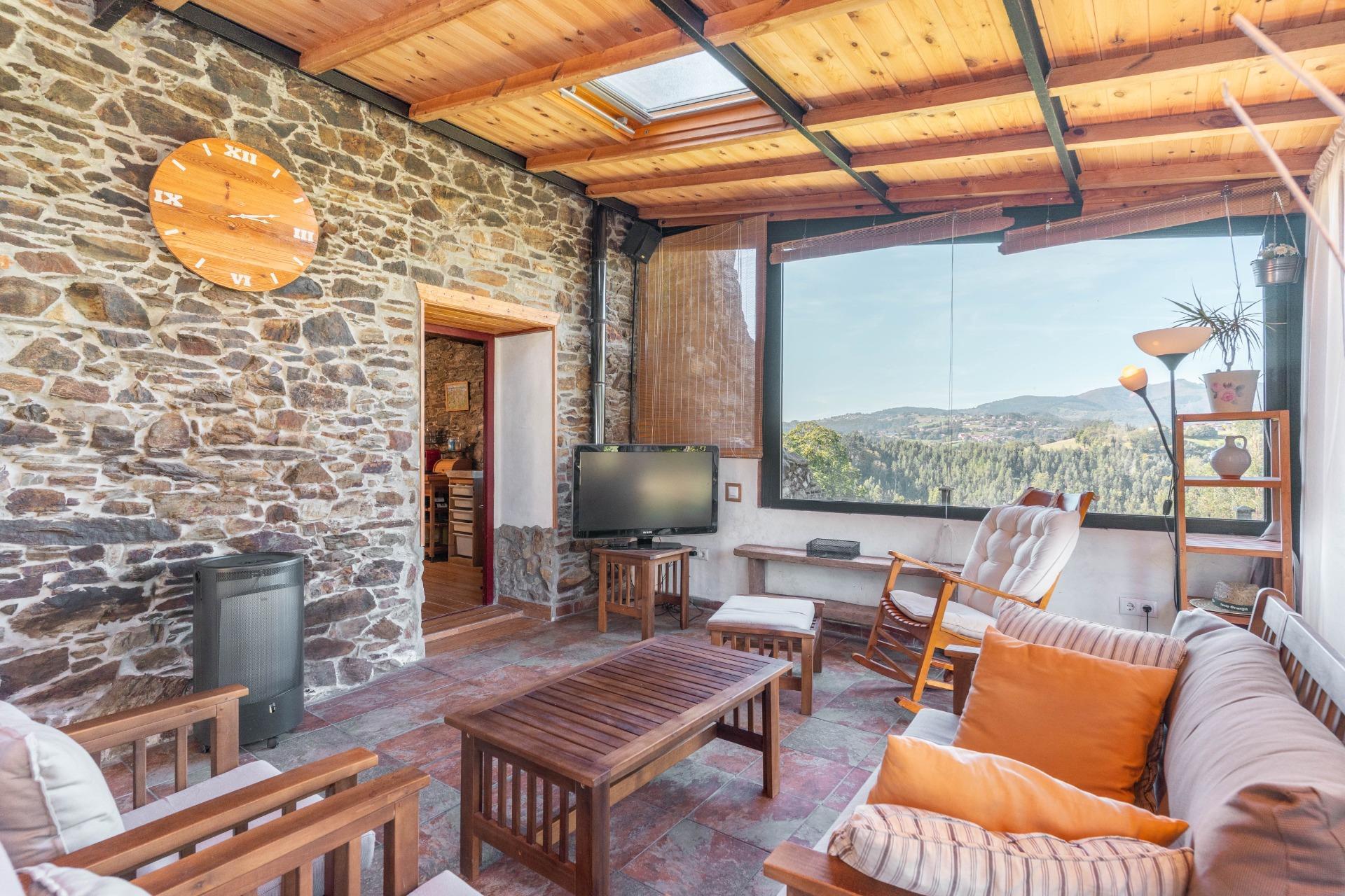 Encanto rural con alma asturiana ? Casa de piedra con vistas de ensueño en Loro (Pravia)