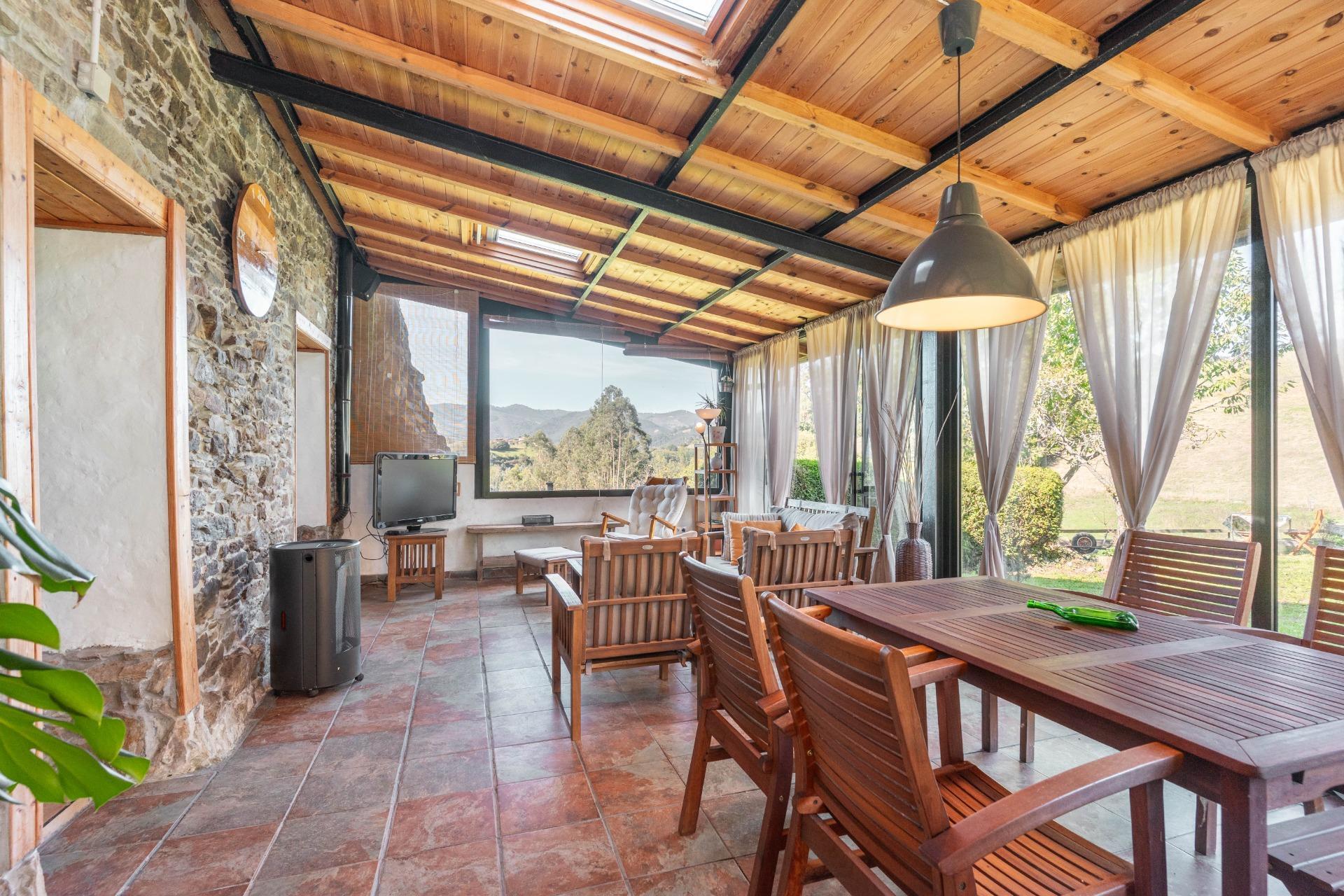 Encanto rural con alma asturiana ? Casa de piedra con vistas de ensueño en Loro (Pravia)