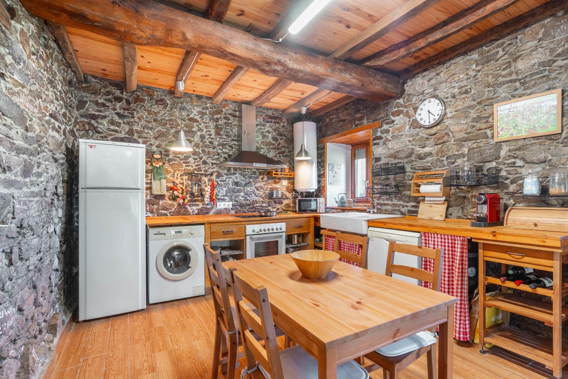 Encanto rural con alma asturiana ? Casa de piedra con vistas de ensueño en Loro (Pravia)