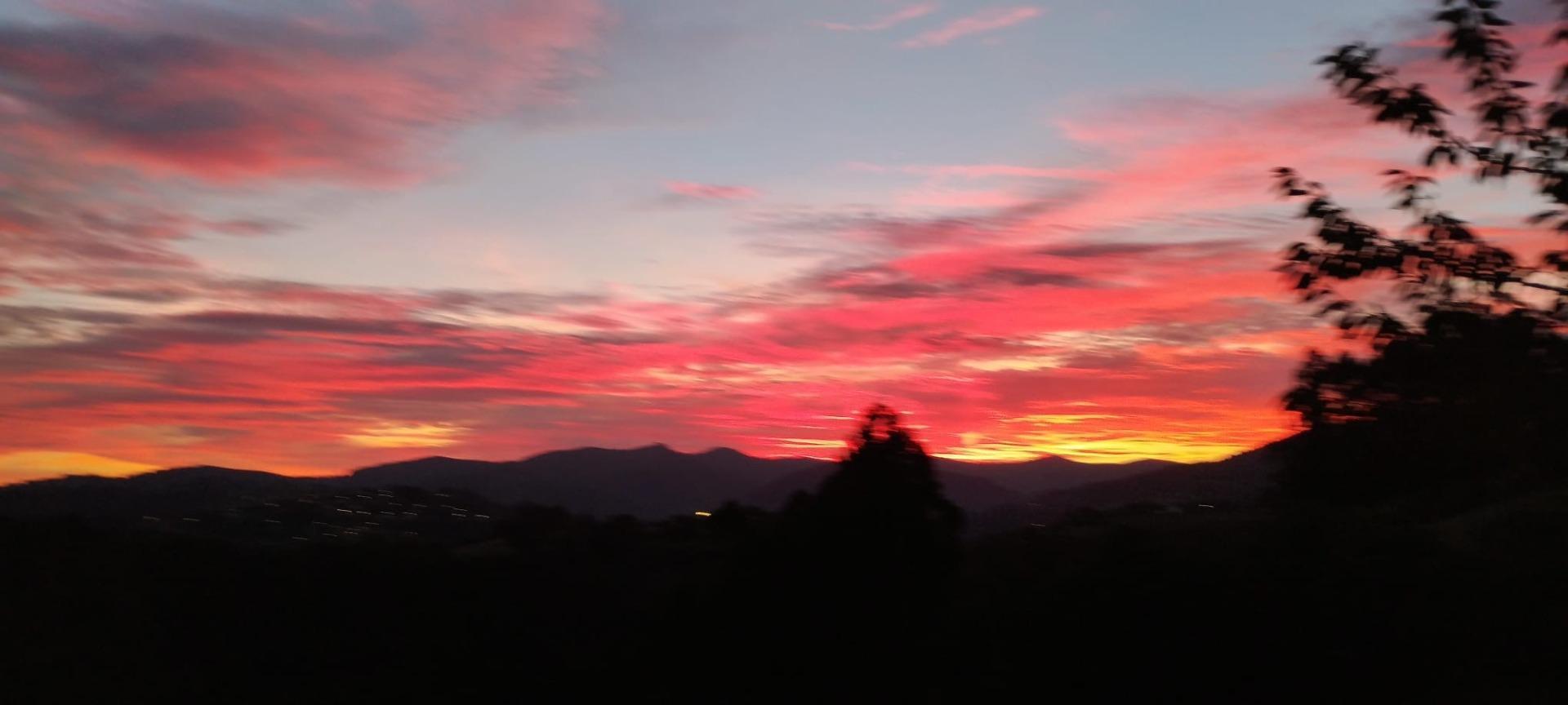 Encanto rural con alma asturiana ? Casa de piedra con vistas de ensueño en Loro (Pravia)