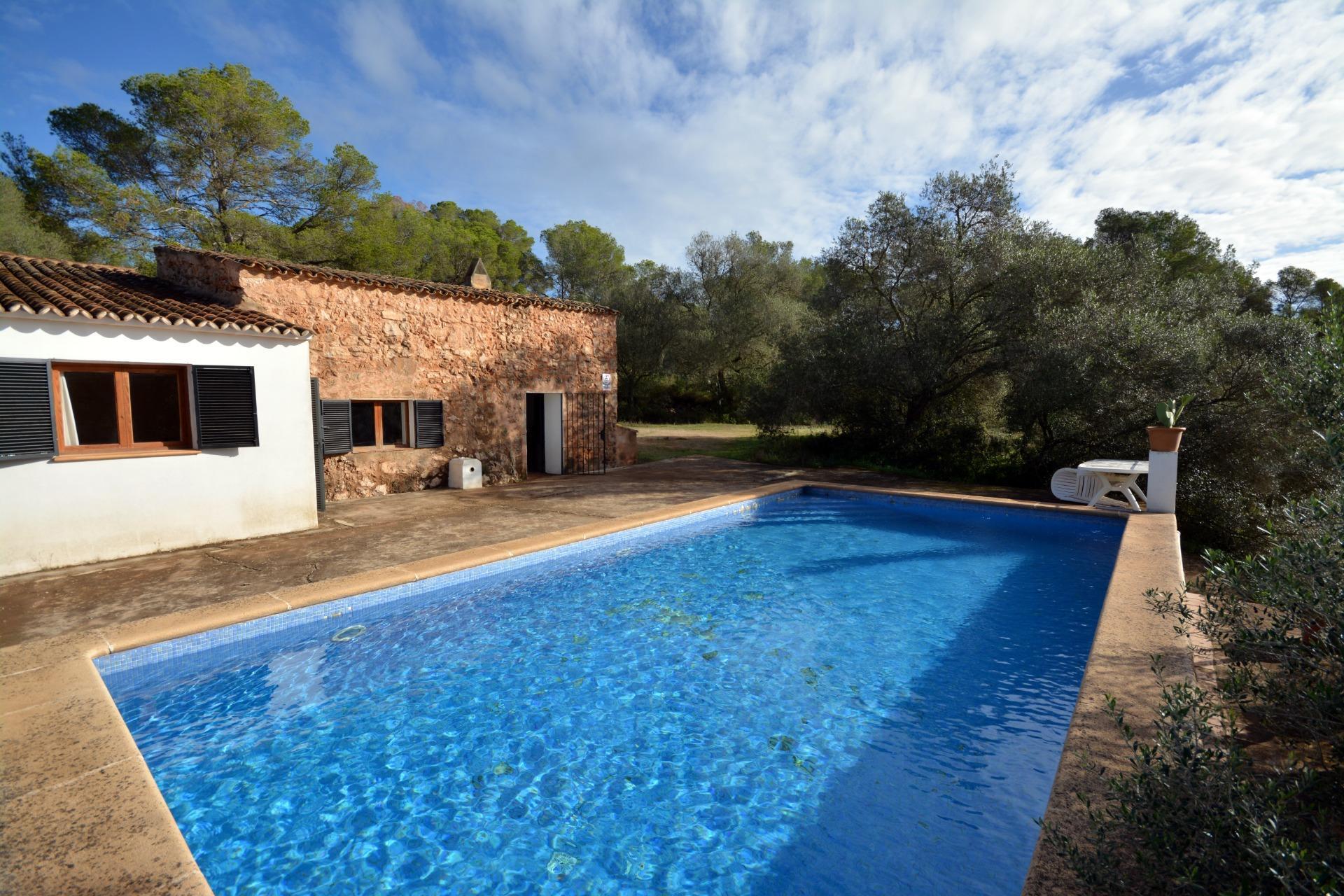 ENCANTADORA FINCA RÚSTICA EN CASA BLANCA