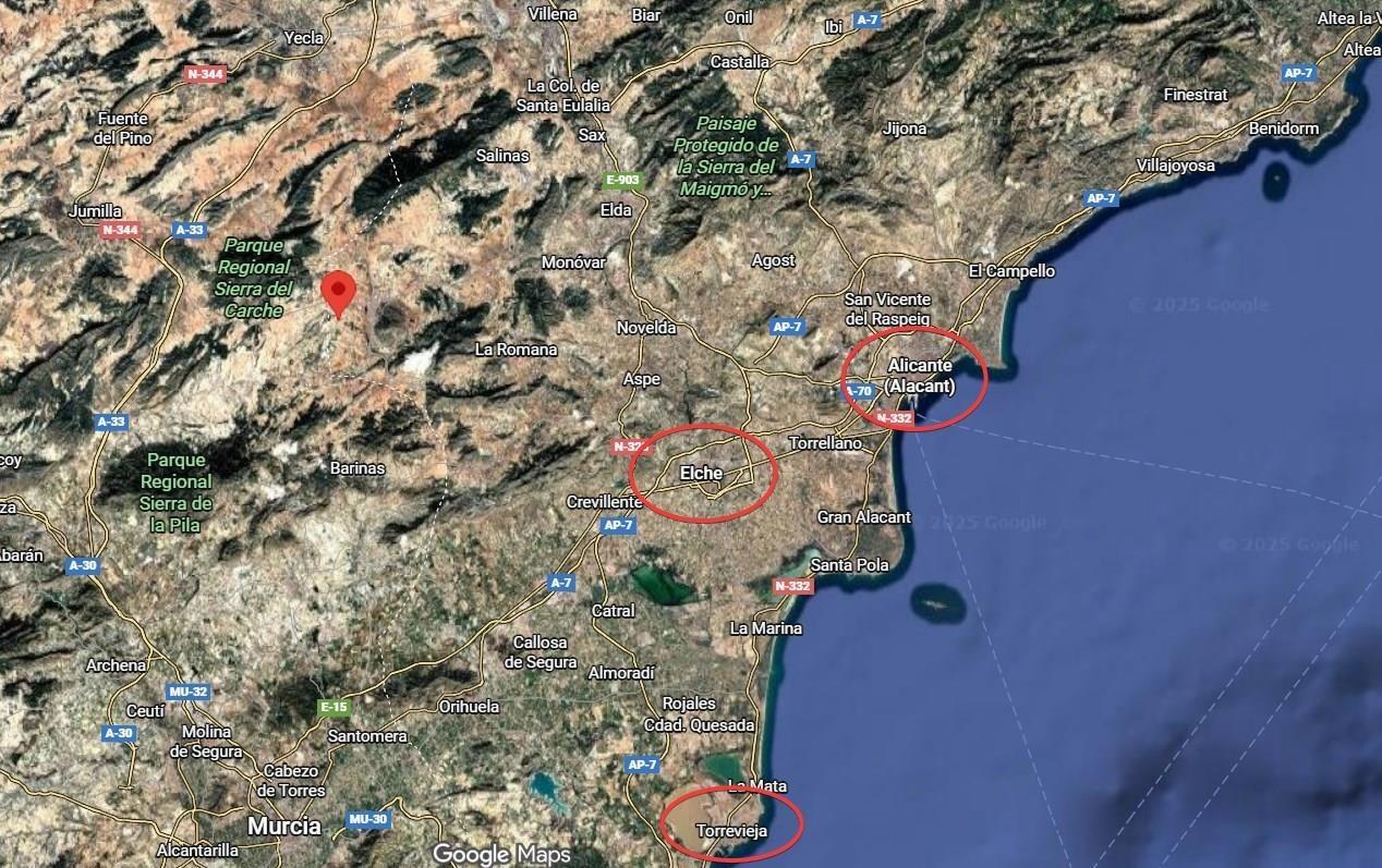Terreno cerca de Pinoso, Alicante, 150.000 m2 con permiso para construir vallas de lujo hasta 1500 m2