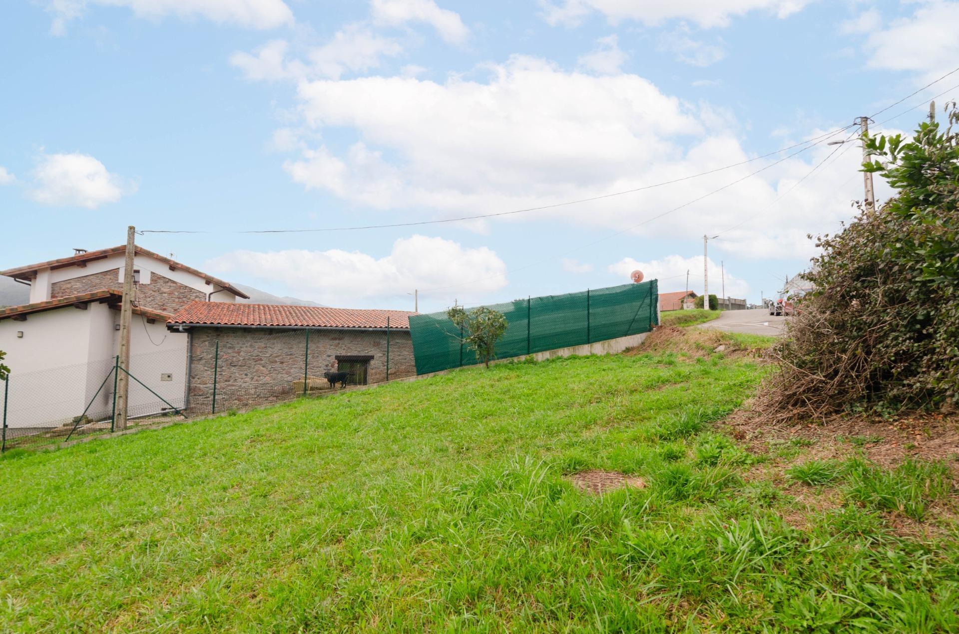 Venta de 2 Terrenos Segregados en El Suco (Corvera de Asturias)