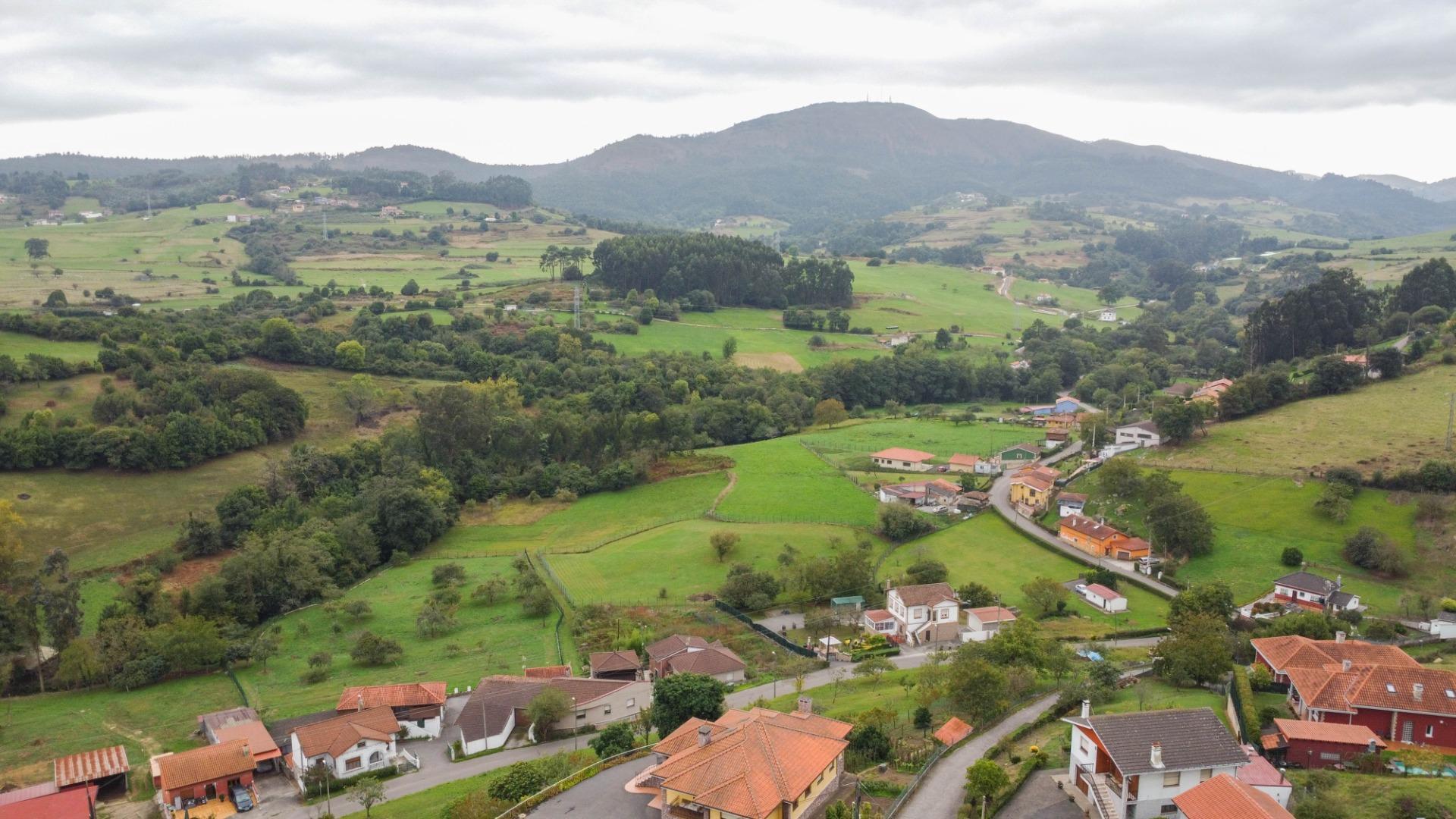 Venta de 2 Terrenos Segregados en El Suco (Corvera de Asturias)