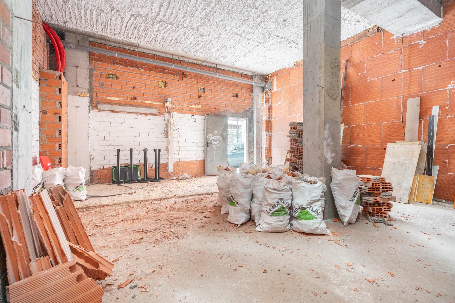 Amplio local en venta en Calle Fernando Alonso 32 ? Oviedo