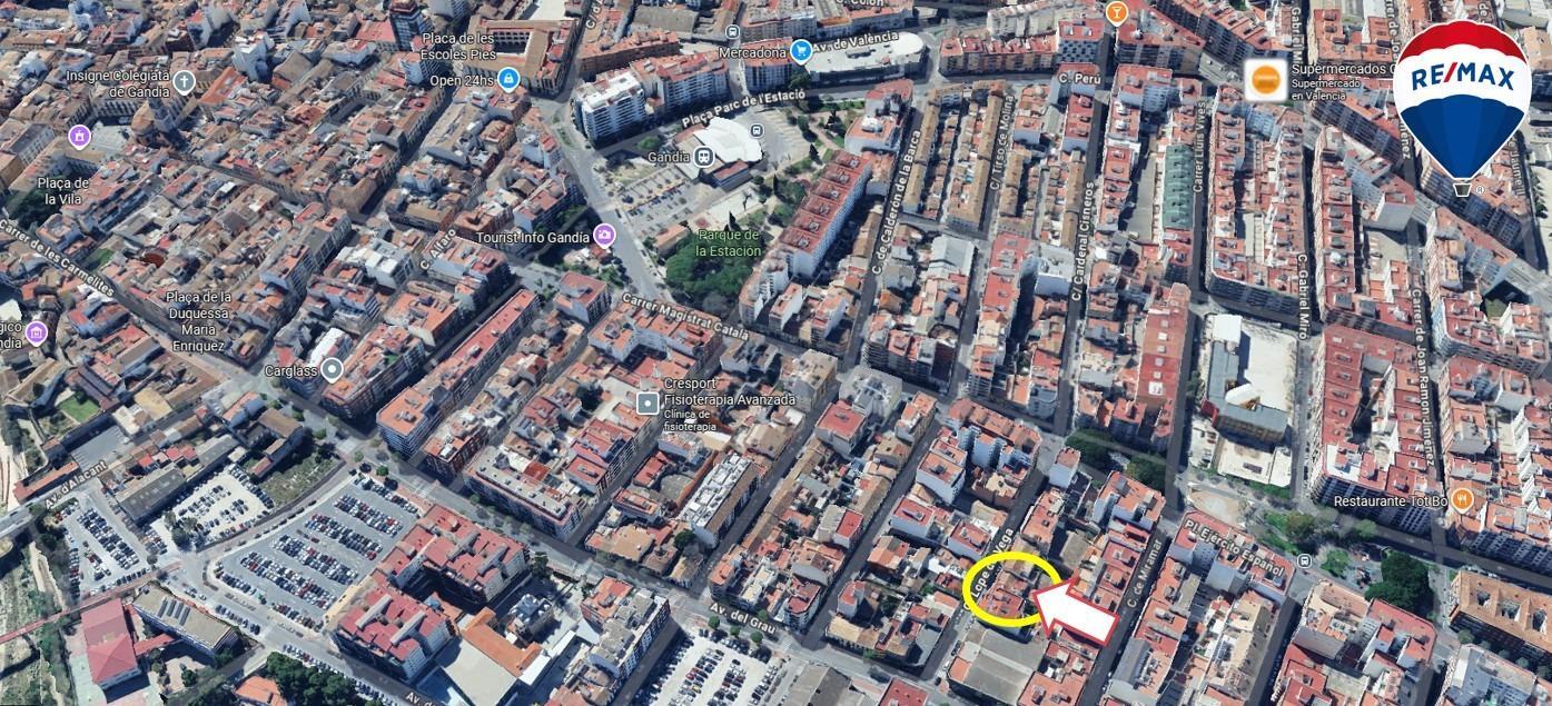 Planta baja con un gran patio en Corea ? Ubicación excelente y gran oportunidad para reformar