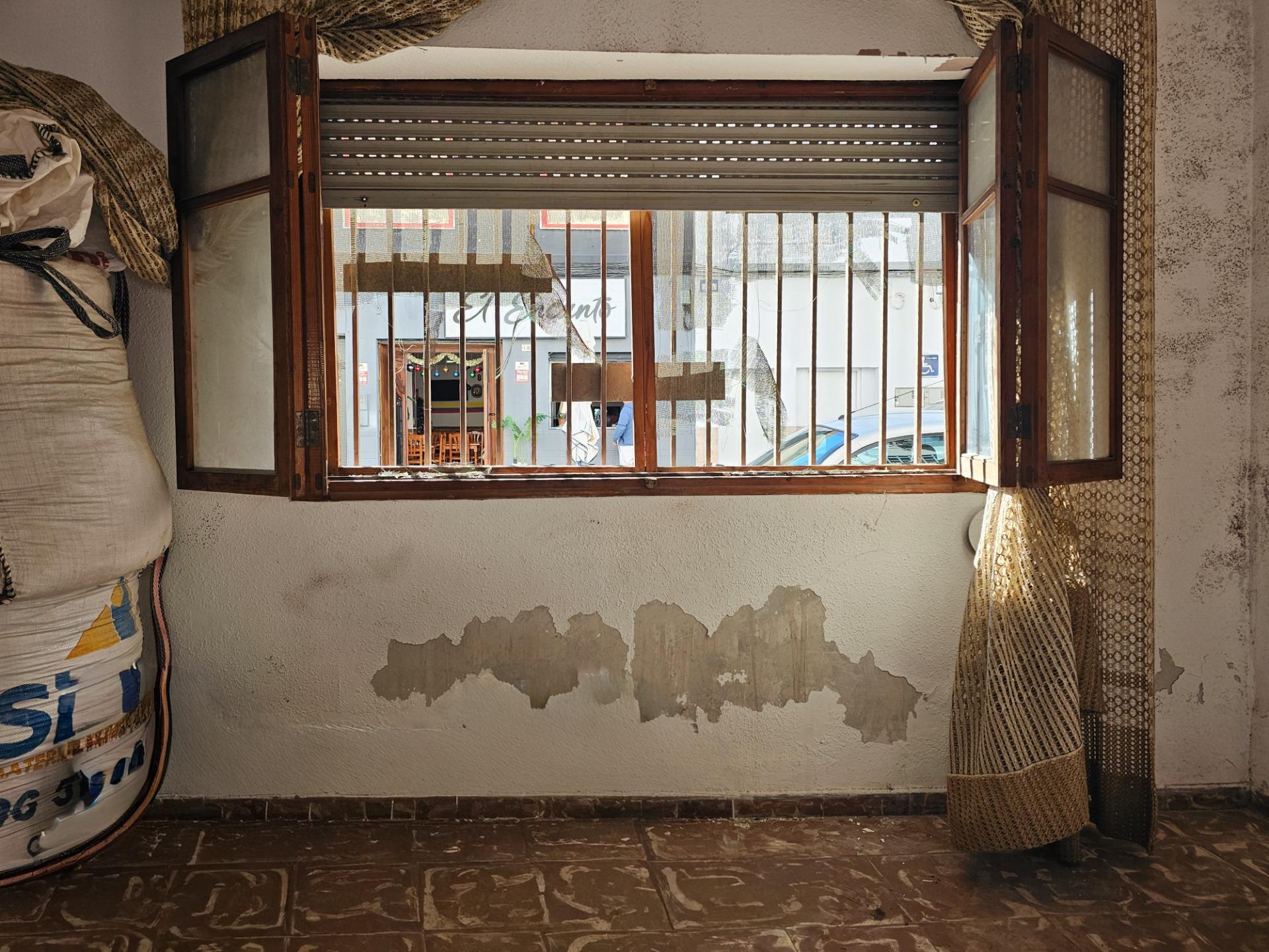 Planta baja con un gran patio en Corea ? Ubicación excelente y gran oportunidad para reformar