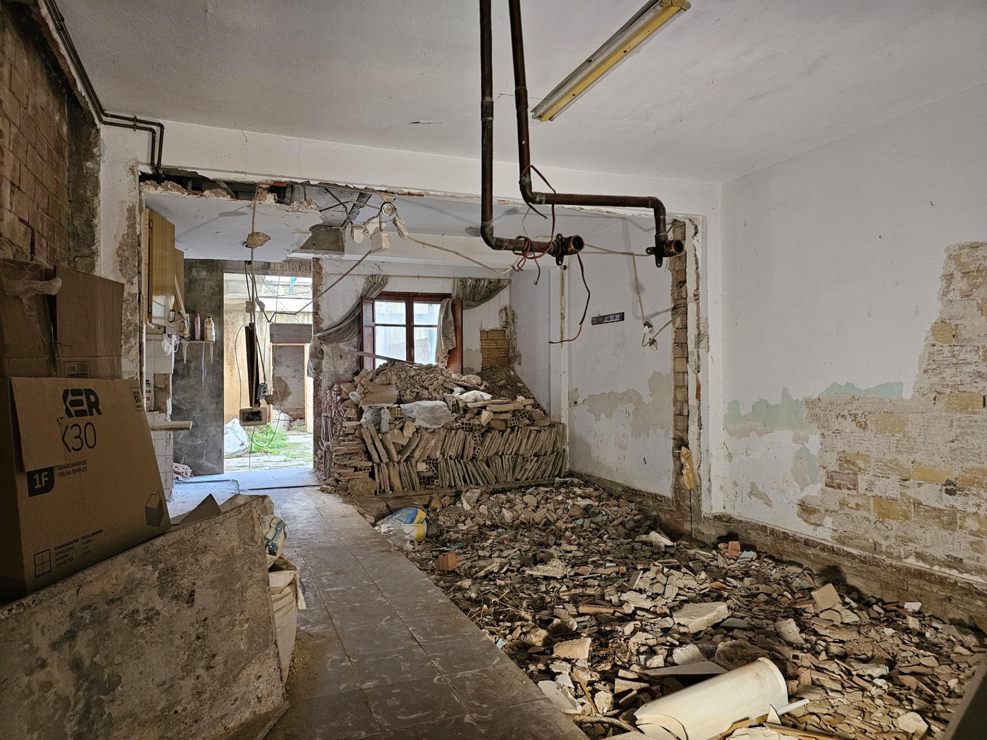 Planta baja con un gran patio en Corea ? Ubicación excelente y gran oportunidad para reformar