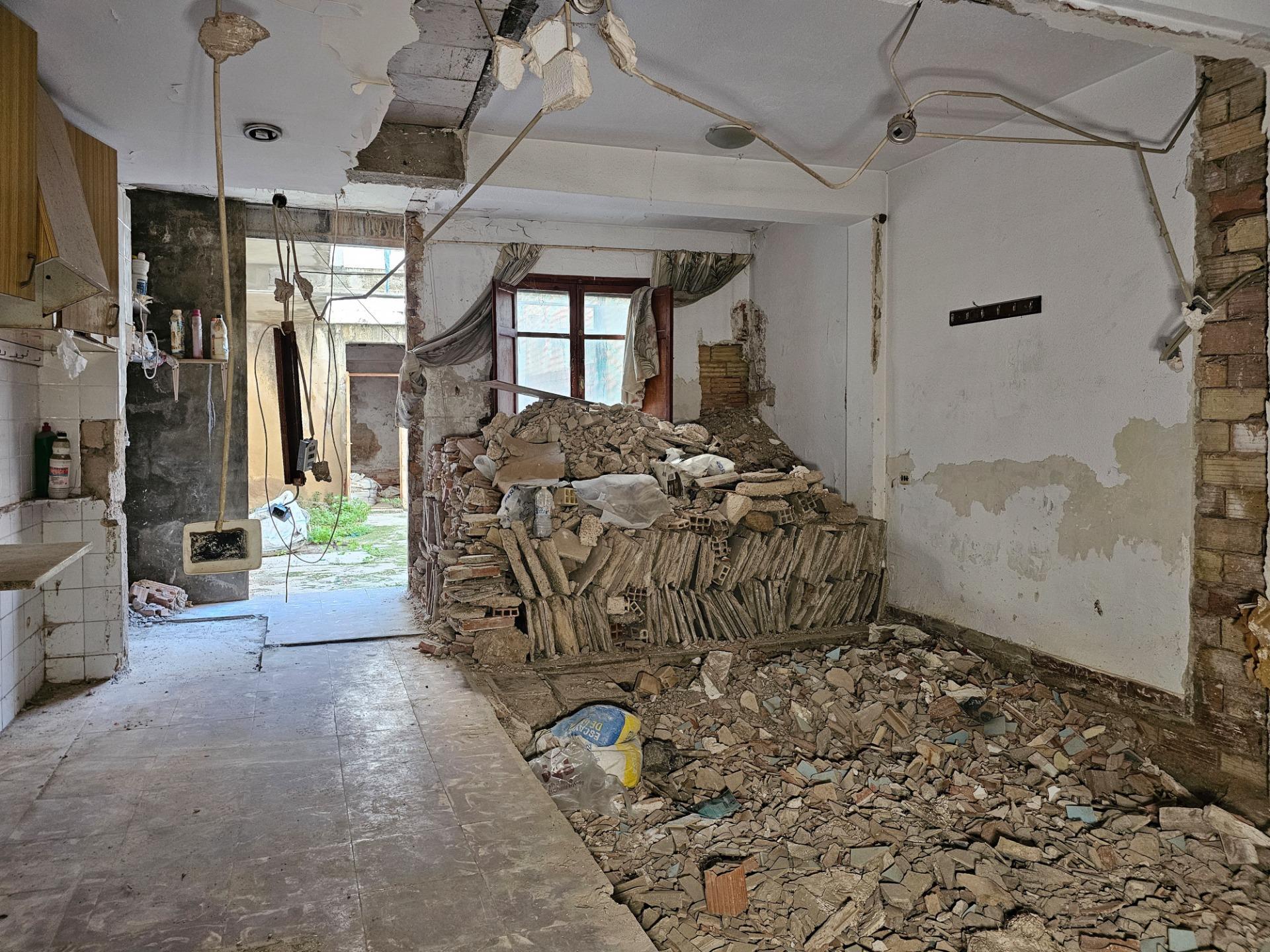 Planta baja con un gran patio en Corea ? Ubicación excelente y gran oportunidad para reformar