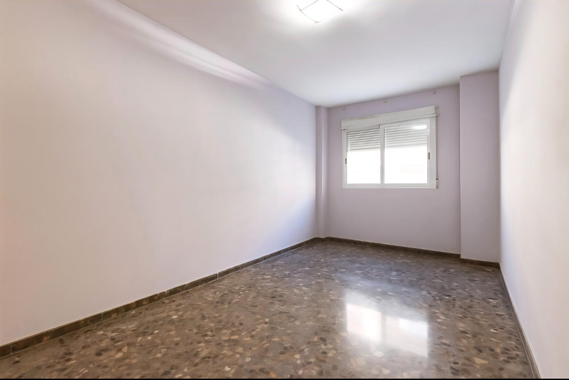 A 6 km de la playa ,4 habitaciones, 2 baños