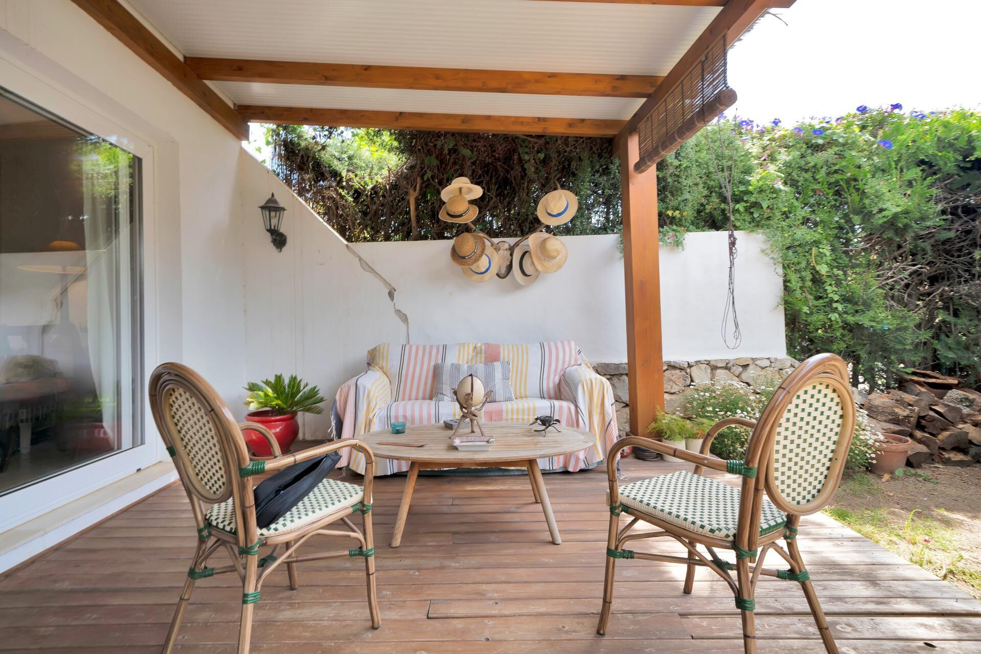 ¡Nueva en el mercado!  Pareada en Nagüeles, 4 dormitorios, perfecta para familias. Ideal para proyecto de renovación y venta