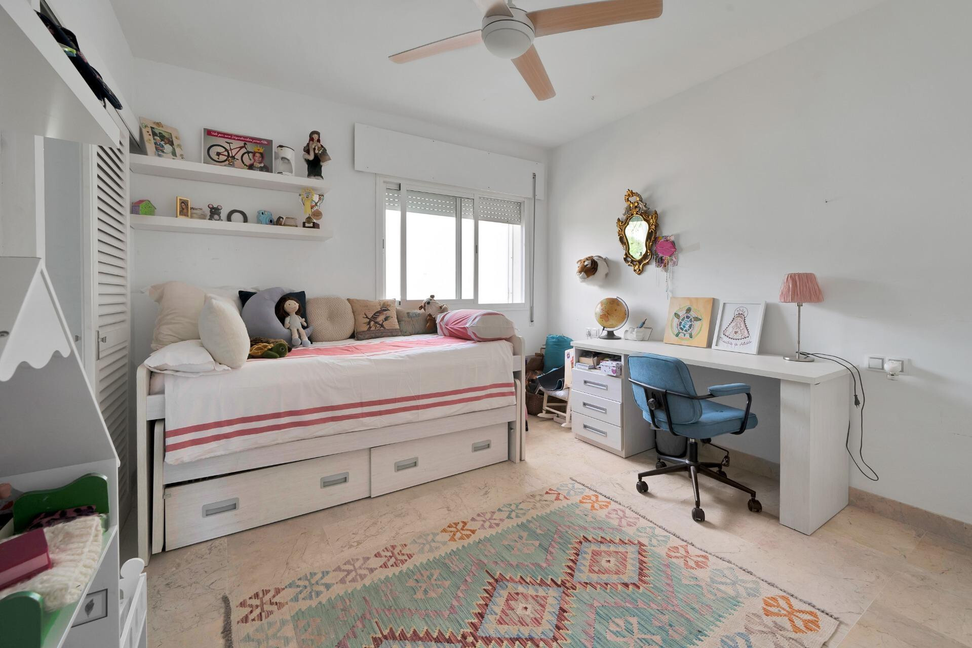 ¡Nueva en el mercado!  Pareada en Nagüeles, 4 dormitorios, perfecta para familias. Ideal para proyecto de renovación y venta