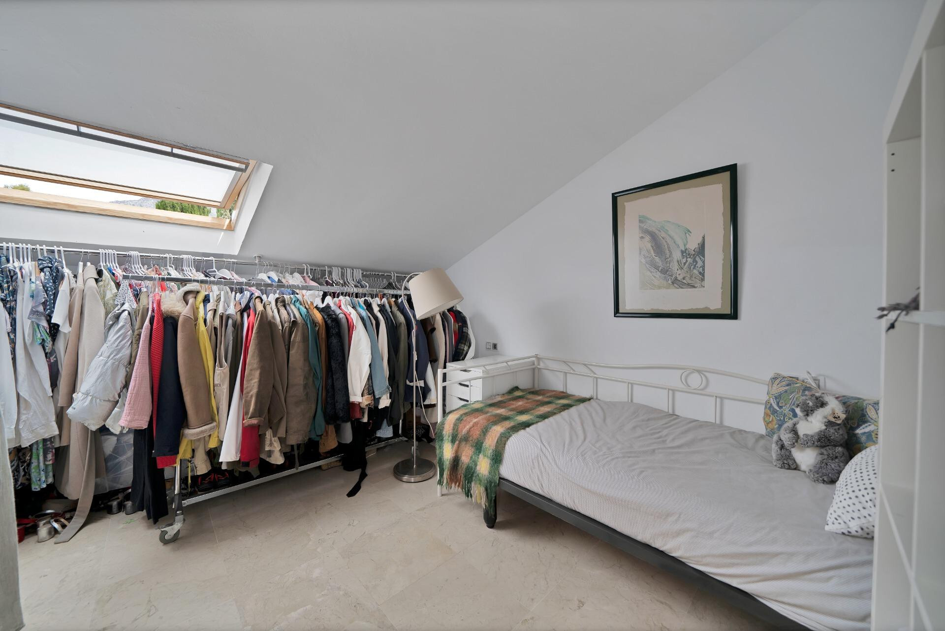 ¡Nueva en el mercado!  Pareada en Nagüeles, 4 dormitorios, perfecta para familias. Ideal para proyecto de renovación y venta