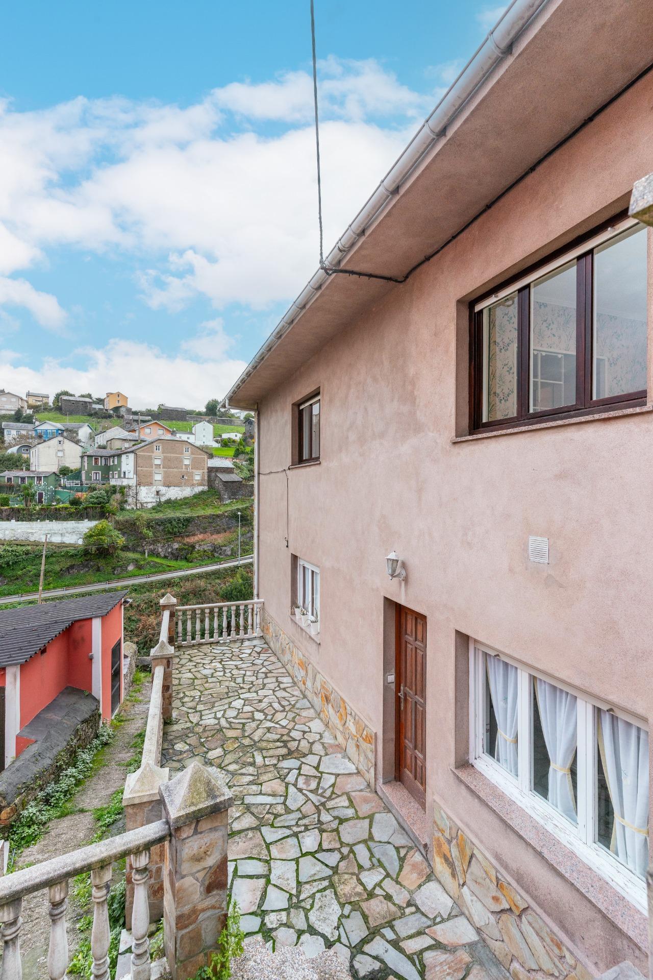 Casa en Ortiguera muy cerca del mar.