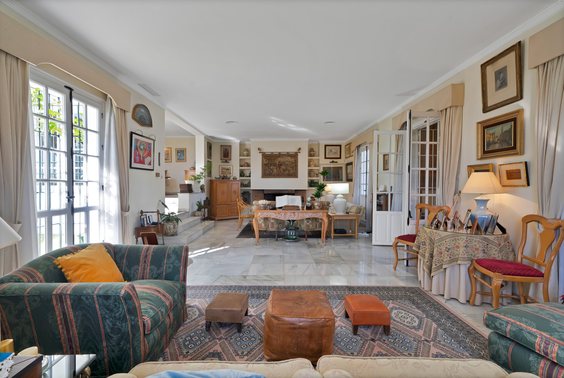 Nueva en el mercado, Exclusiva: Villa independiente en venta en Nueva Andalucía, Marbella ? Ubicación privilegiada y vistas al mar