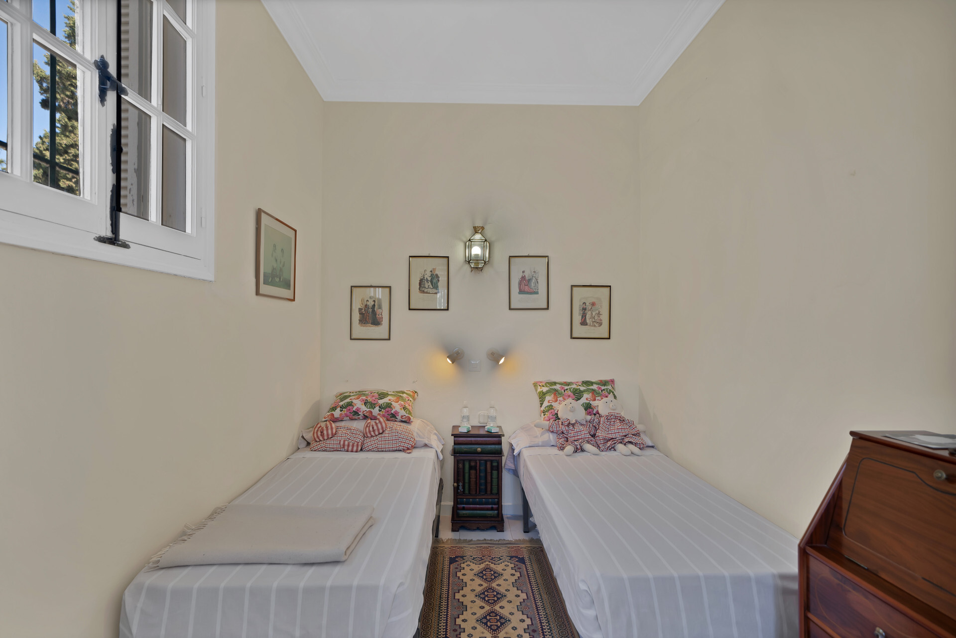 Nueva en el mercado, Exclusiva: Villa independiente en venta en Nueva Andalucía, Marbella ? Ubicación privilegiada y vistas al mar