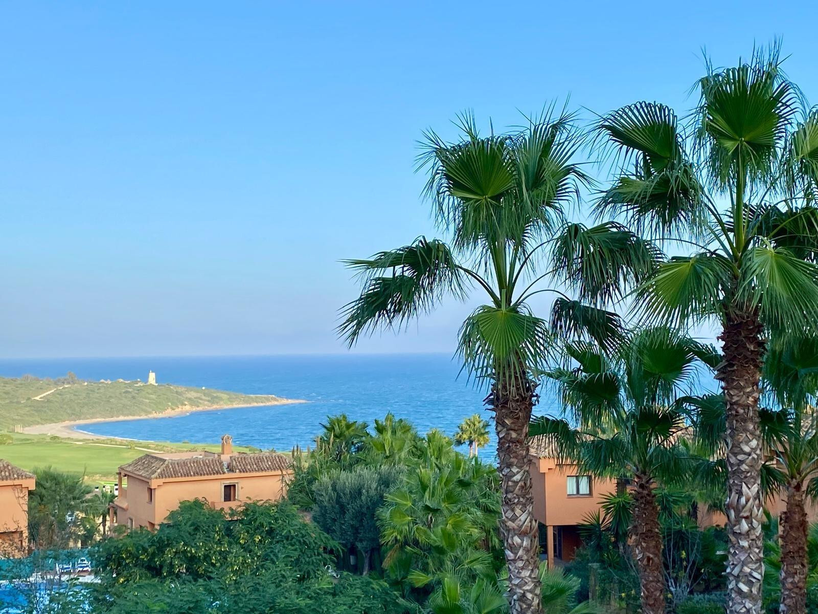 Villa en primera linea de La Alcaidesa impresionantes vistas se centran en el Faro de La Alcaidesa