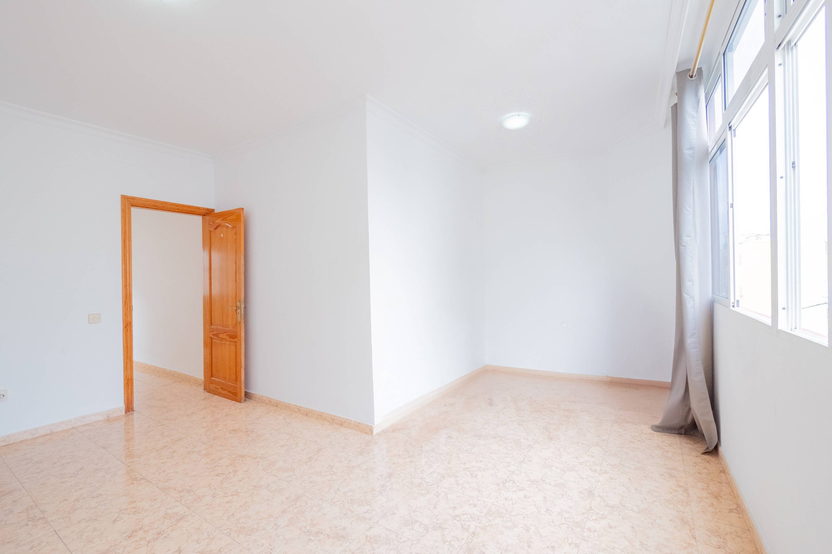 VENDO VIVIENDA AMPLIA Y LUMINOSA