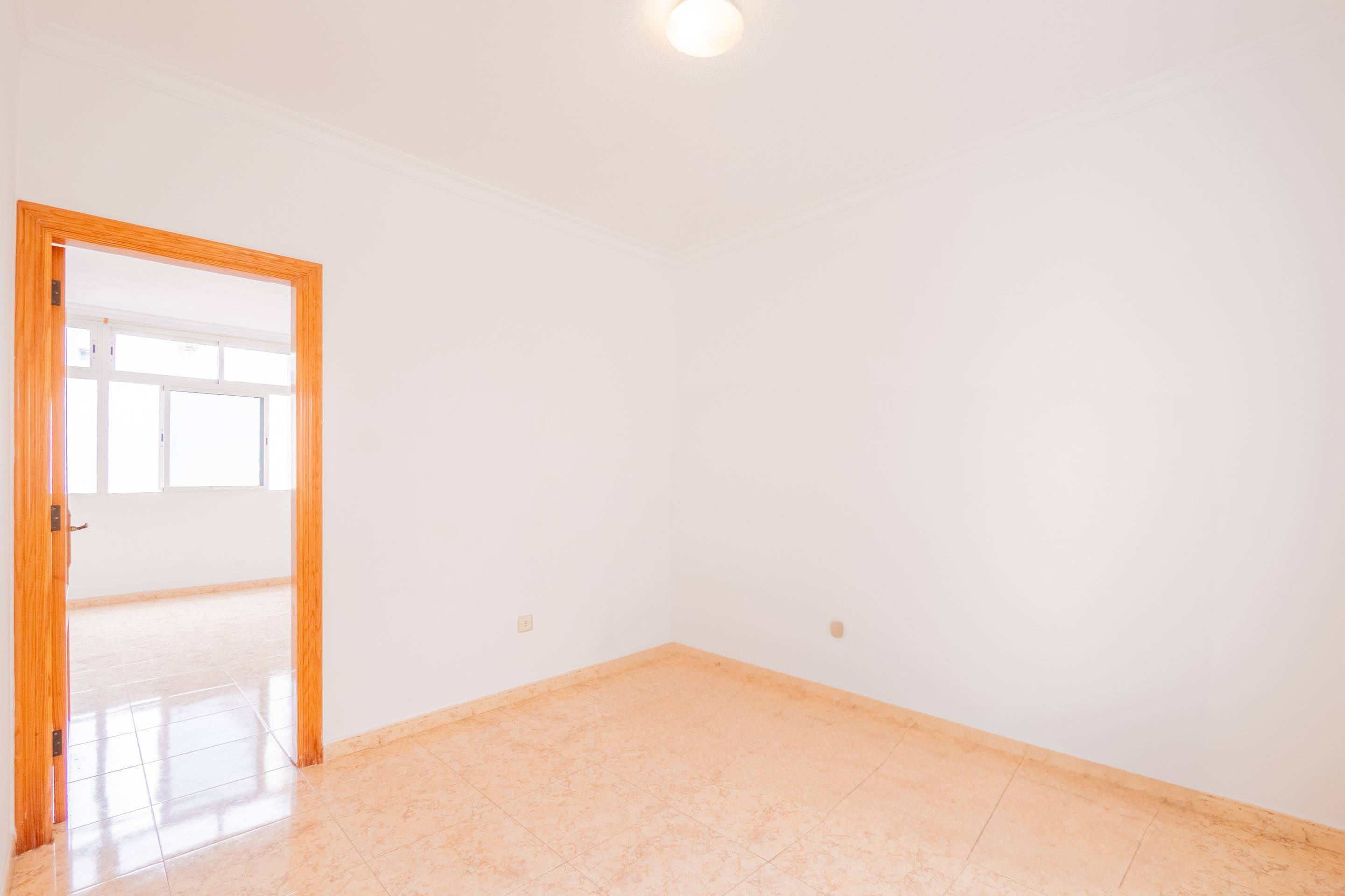 VENDO VIVIENDA AMPLIA Y LUMINOSA