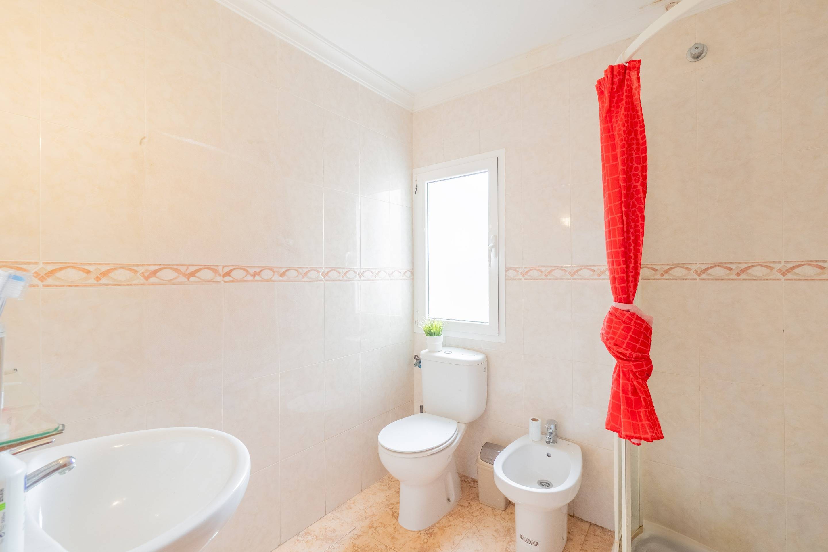 VENDO VIVIENDA AMPLIA Y LUMINOSA